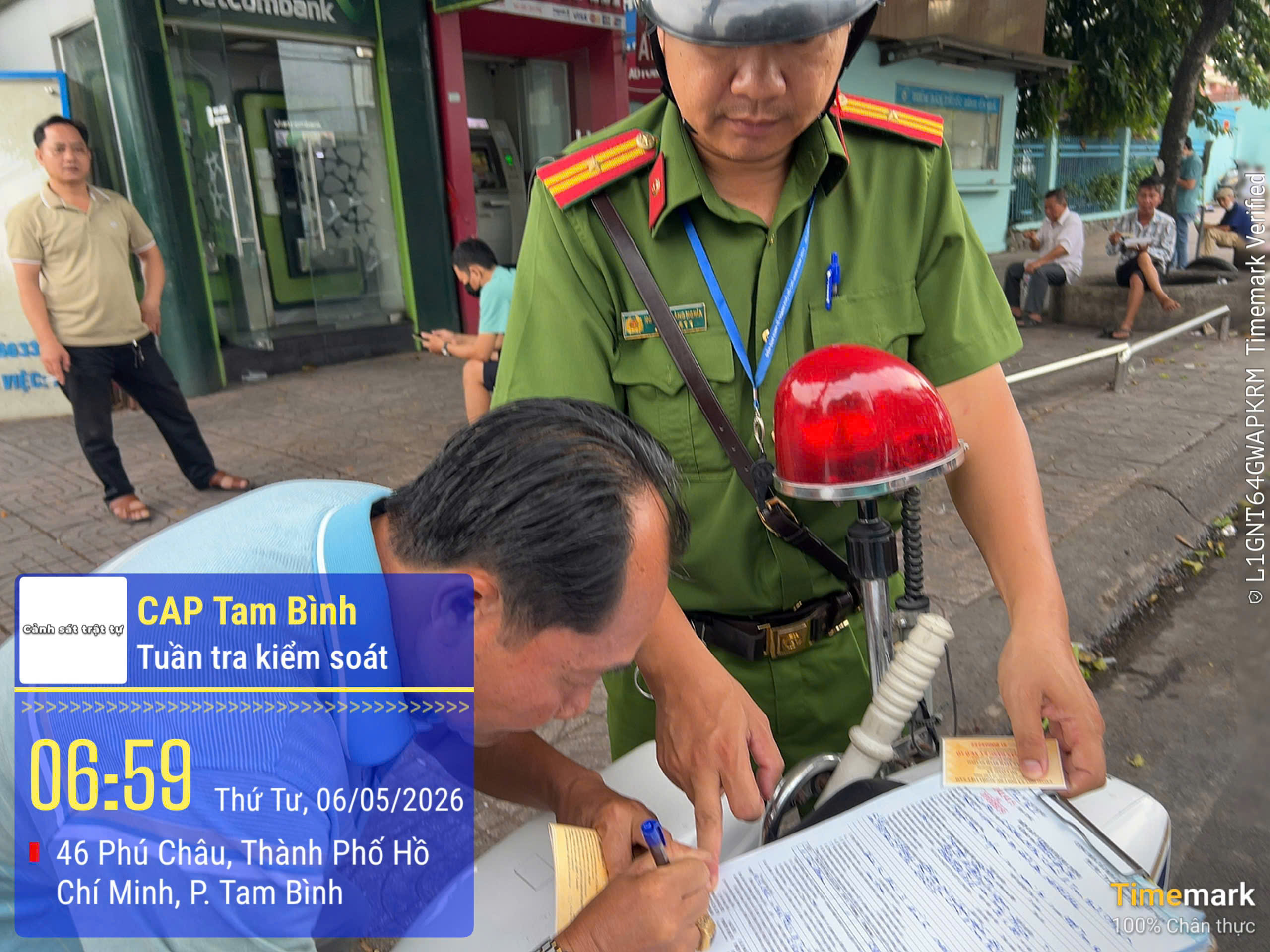 Bất ngờ hình ảnh trước cổng Bệnh viện Đa khoa Thủ Đức - Ảnh 3.