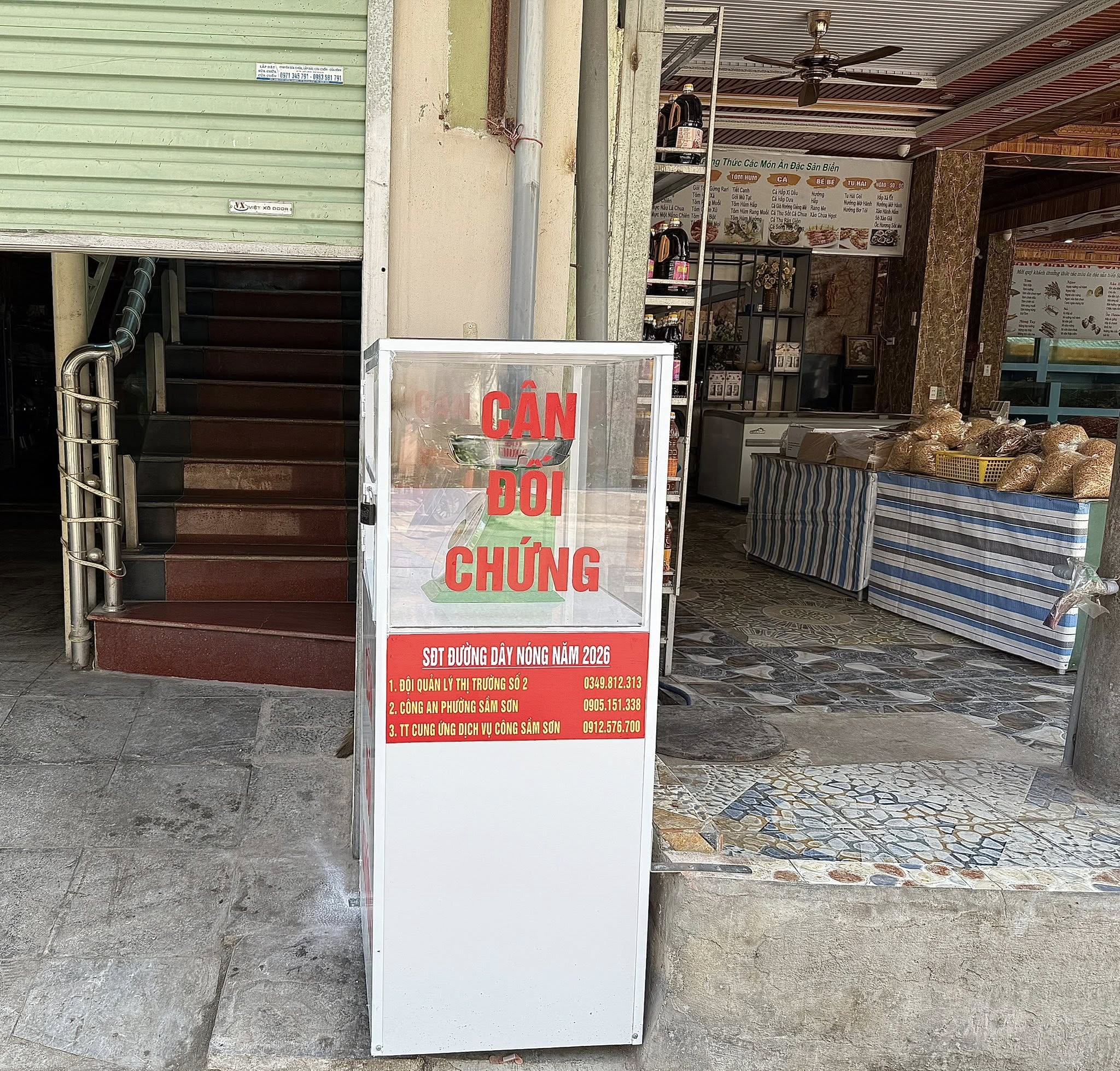 Sầm Sơn lắp cân đối chứng ở khu hải sản để chống 