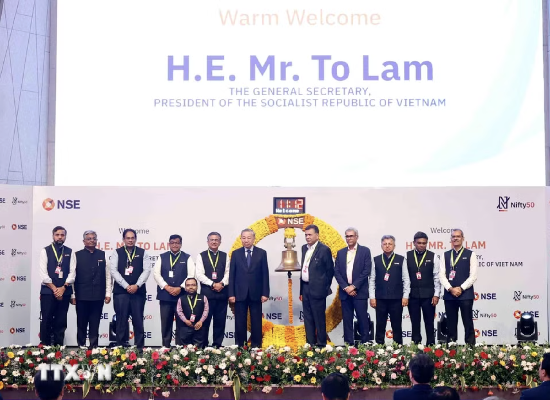 Tổng B&iacute; thư, Chủ tịch nước T&ocirc; L&acirc;m rung chu&ocirc;ng tại S&agrave;n giao dịch Chứng kho&aacute;n Quốc gia Ấn Độ - Ảnh 5.