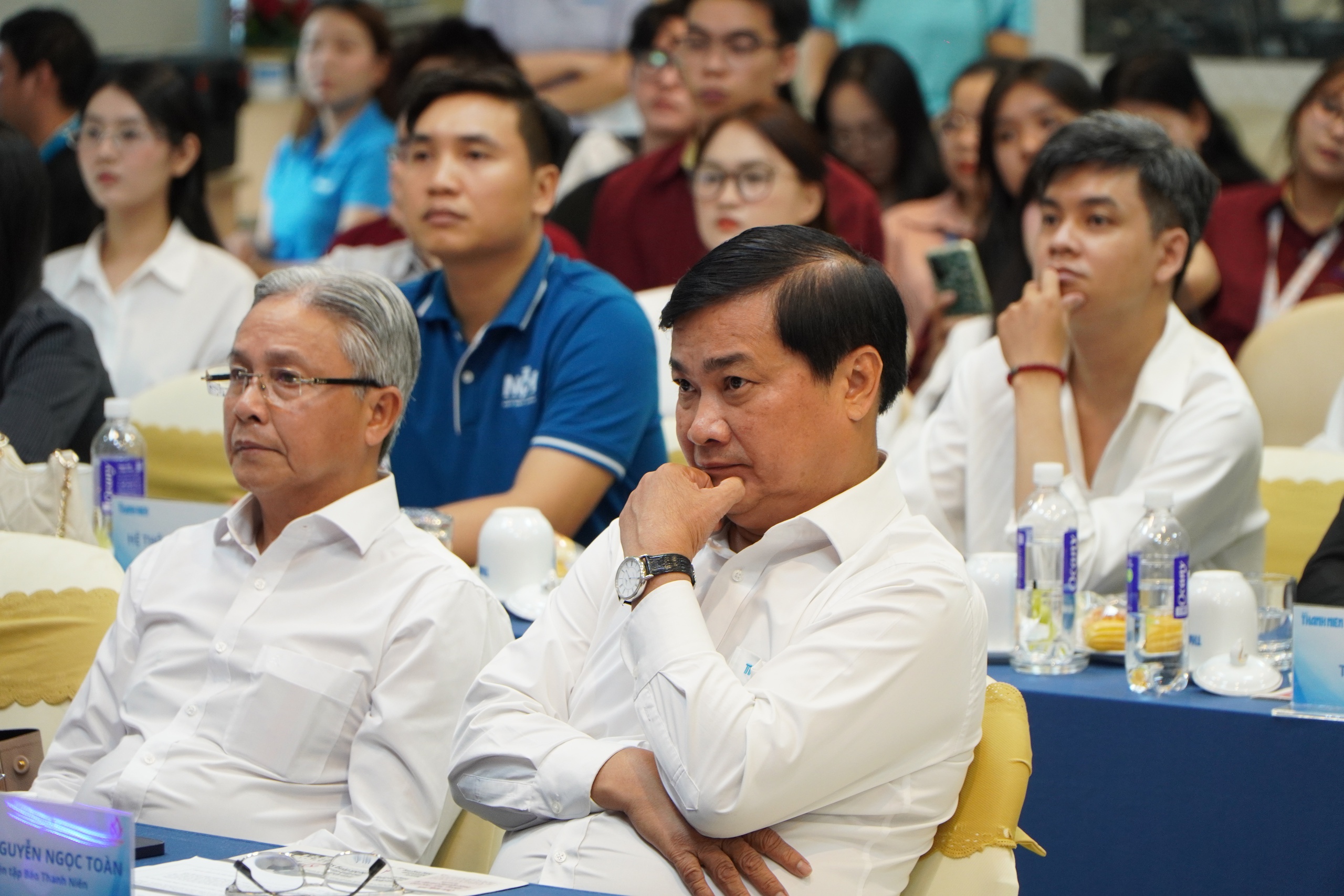 Hoa hậu Lương Thùy Linh làm giám khảo Cuộc thi Sống đẹp của báo Thanh Niên - Ảnh 9.