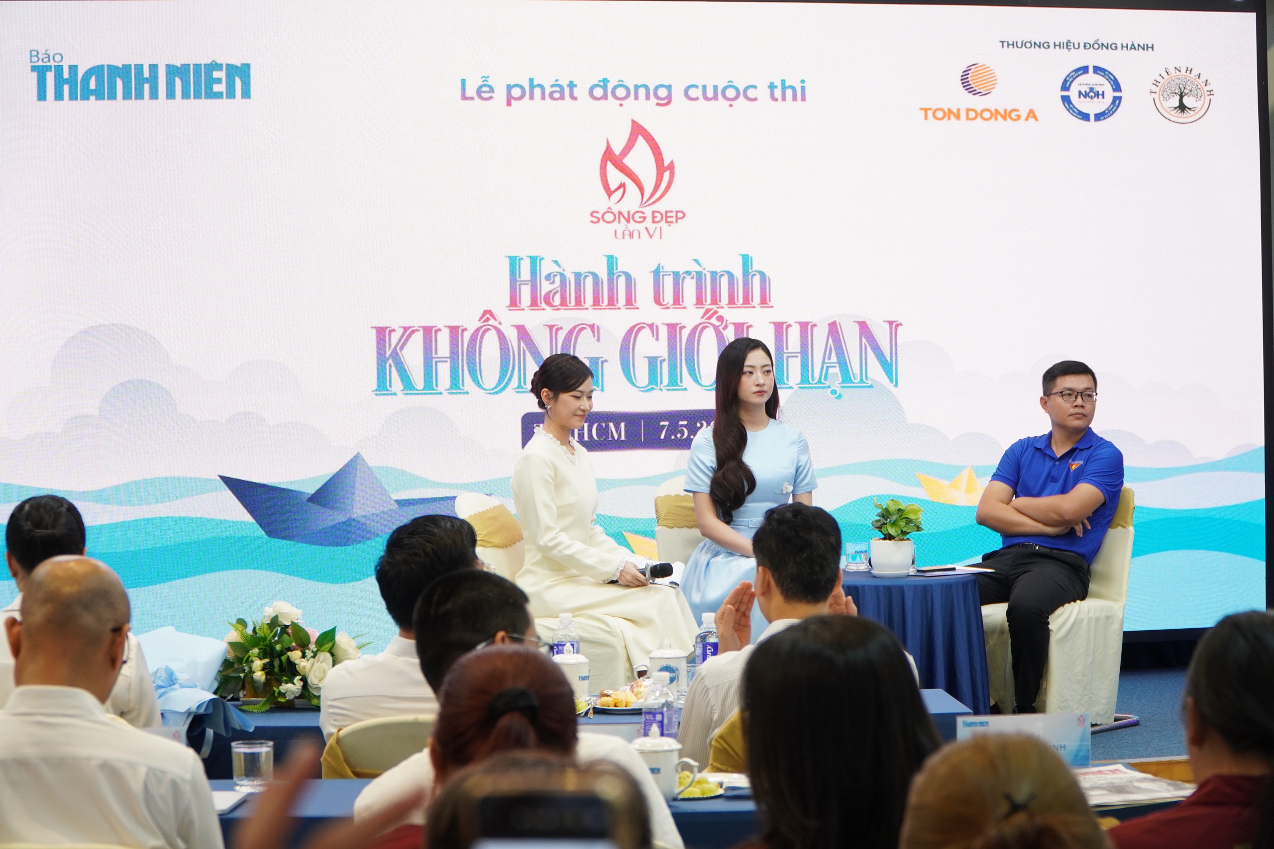Hoa hậu Lương Thùy Linh làm giám khảo Cuộc thi Sống đẹp của báo Thanh Niên - Ảnh 10.