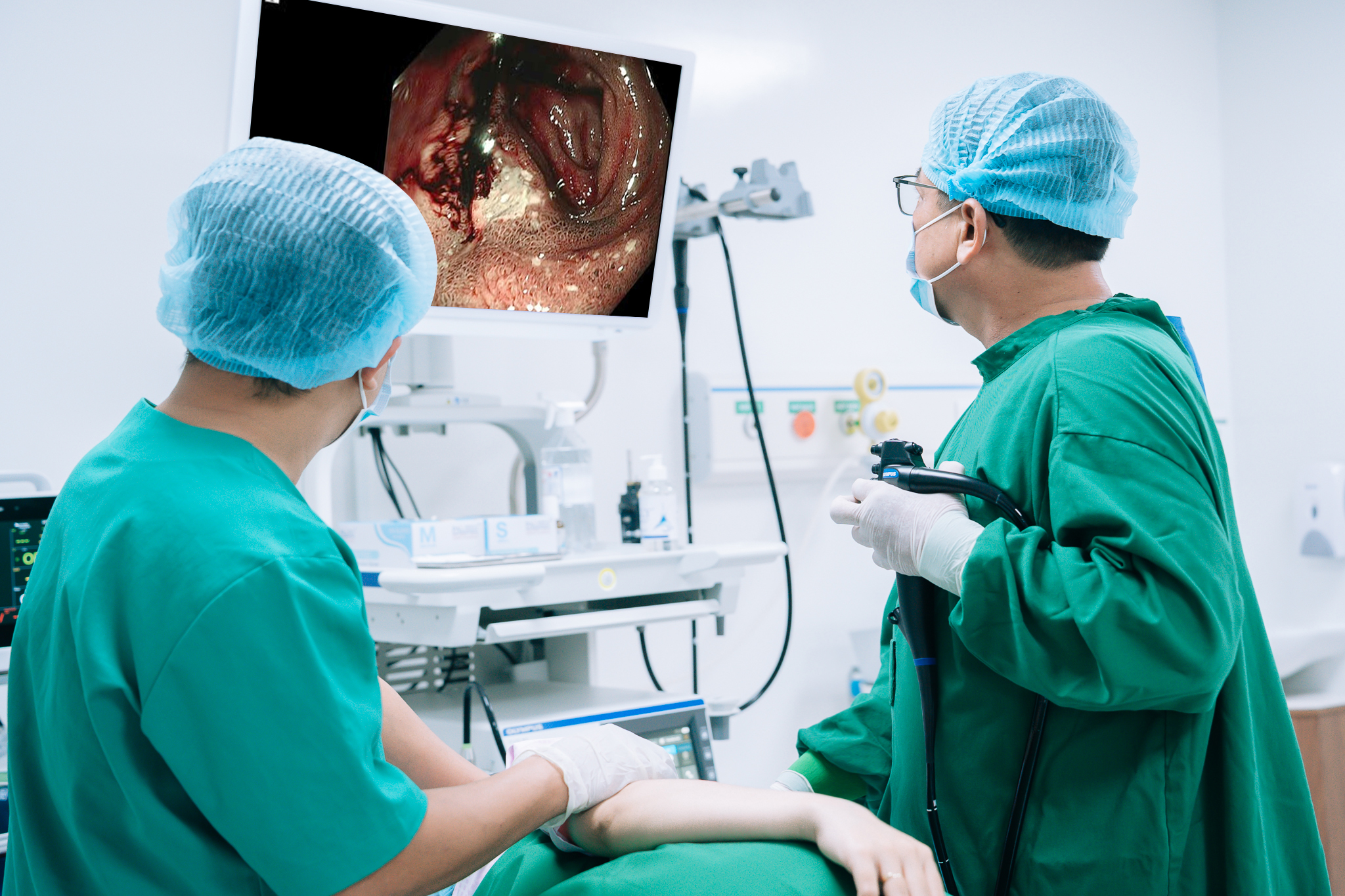 Đang khỏe mạnh, người đàn ông 41 tuổi bất ngờ nhập viện vì xuất huyết tiêu hóa - Ảnh 1.