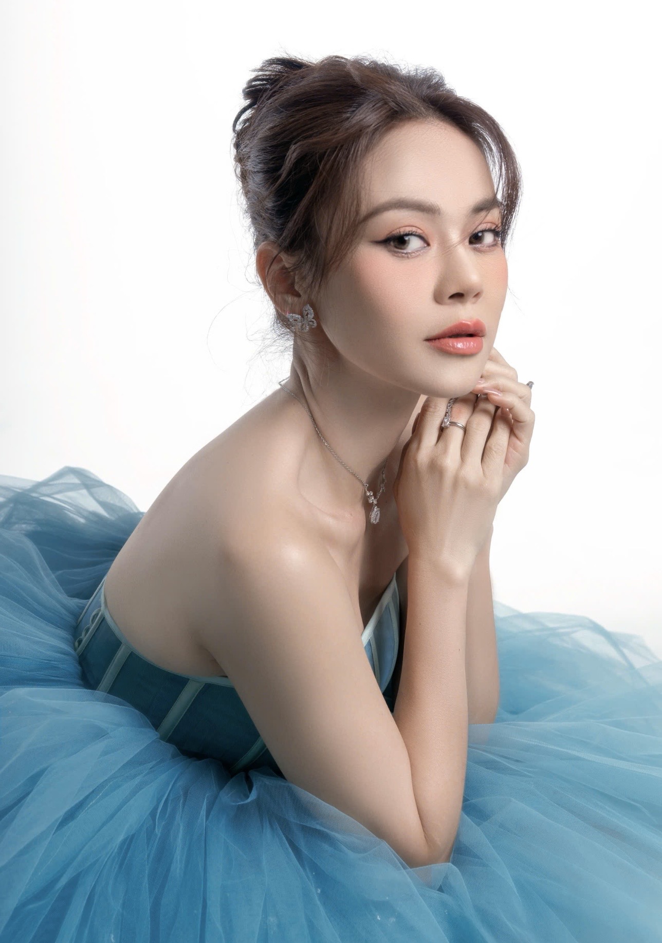 Quang Hà, Phương Vy, Hamlet Trương hội ngộ trong đêm nhạc Vùng trời bình yên - Ảnh 2.
