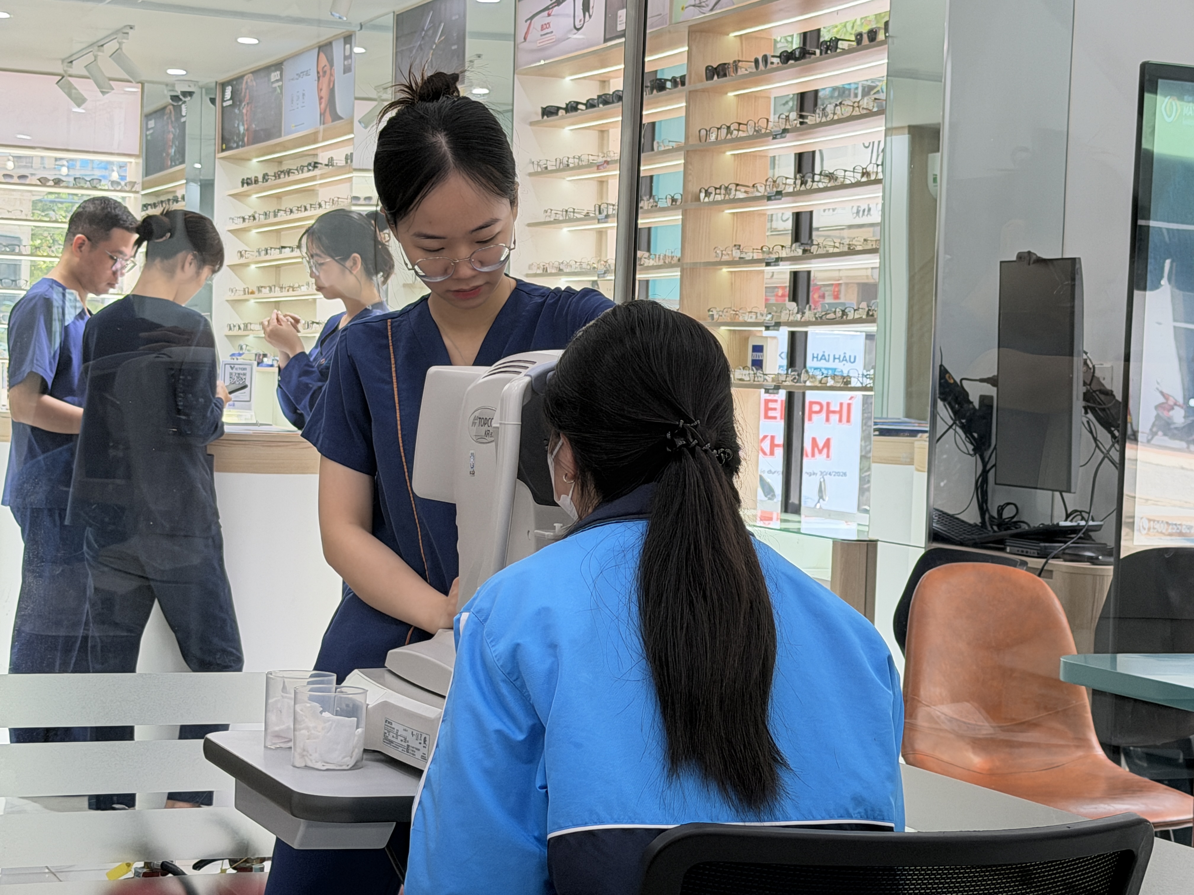 Khám sức khỏe toàn dân miễn phí: Cơ quan, doanh nghiệp thực hiện ra sao? - Ảnh 2.