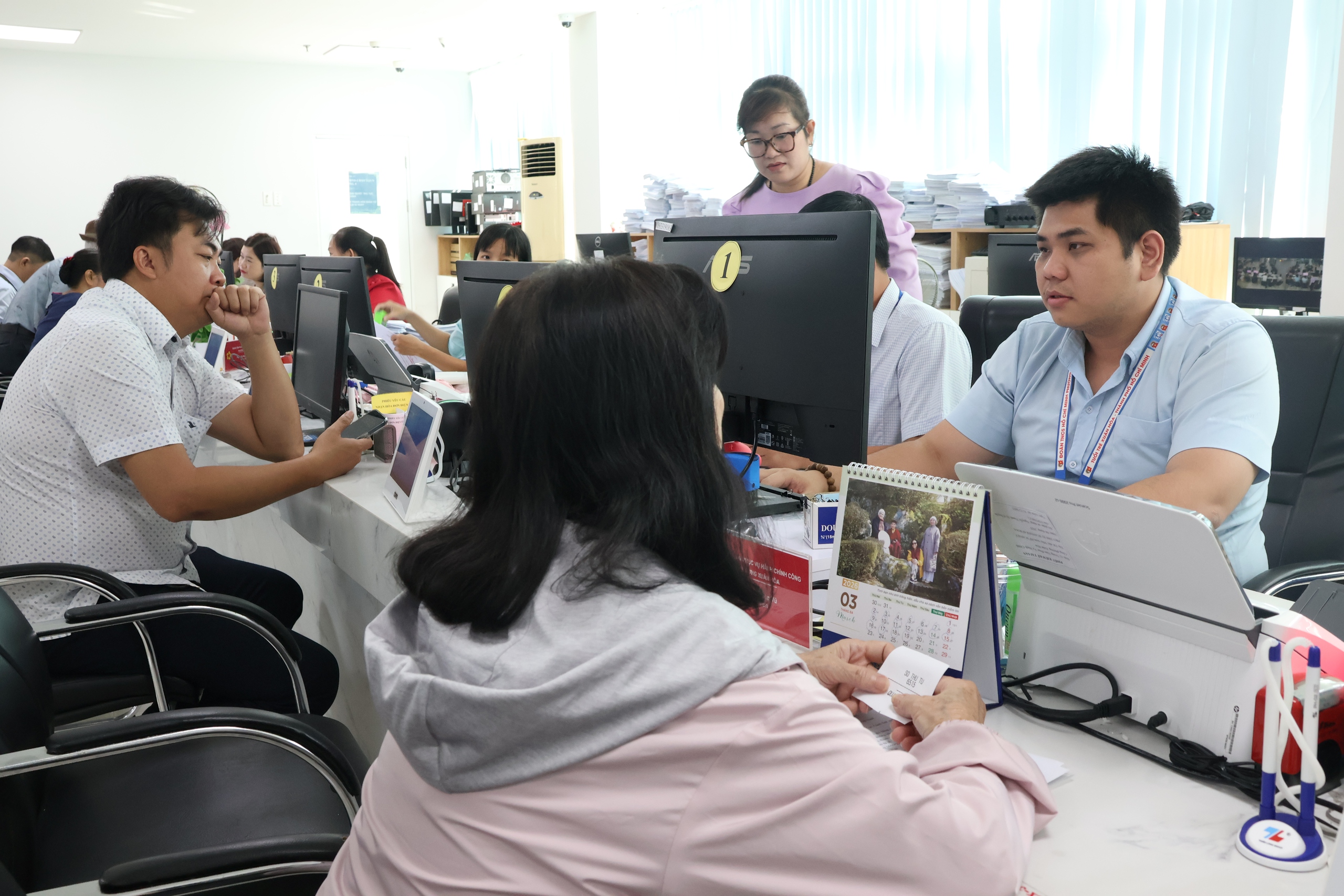 UBND TPHCM yêu cầu rà soát năng lực cán bộ, công chức cấp xã trước 15-5 - Ảnh 1.
