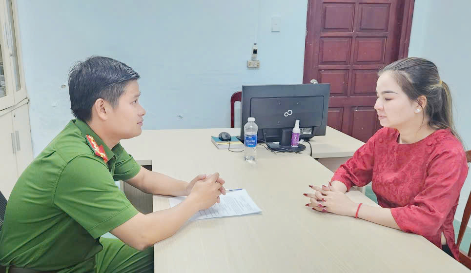 Chi&ecirc;u lừa đảo tr&uacute;ng số độc đắc của nữ thầy b&oacute;i tại Vĩnh Long năm 2023 - Ảnh 1.