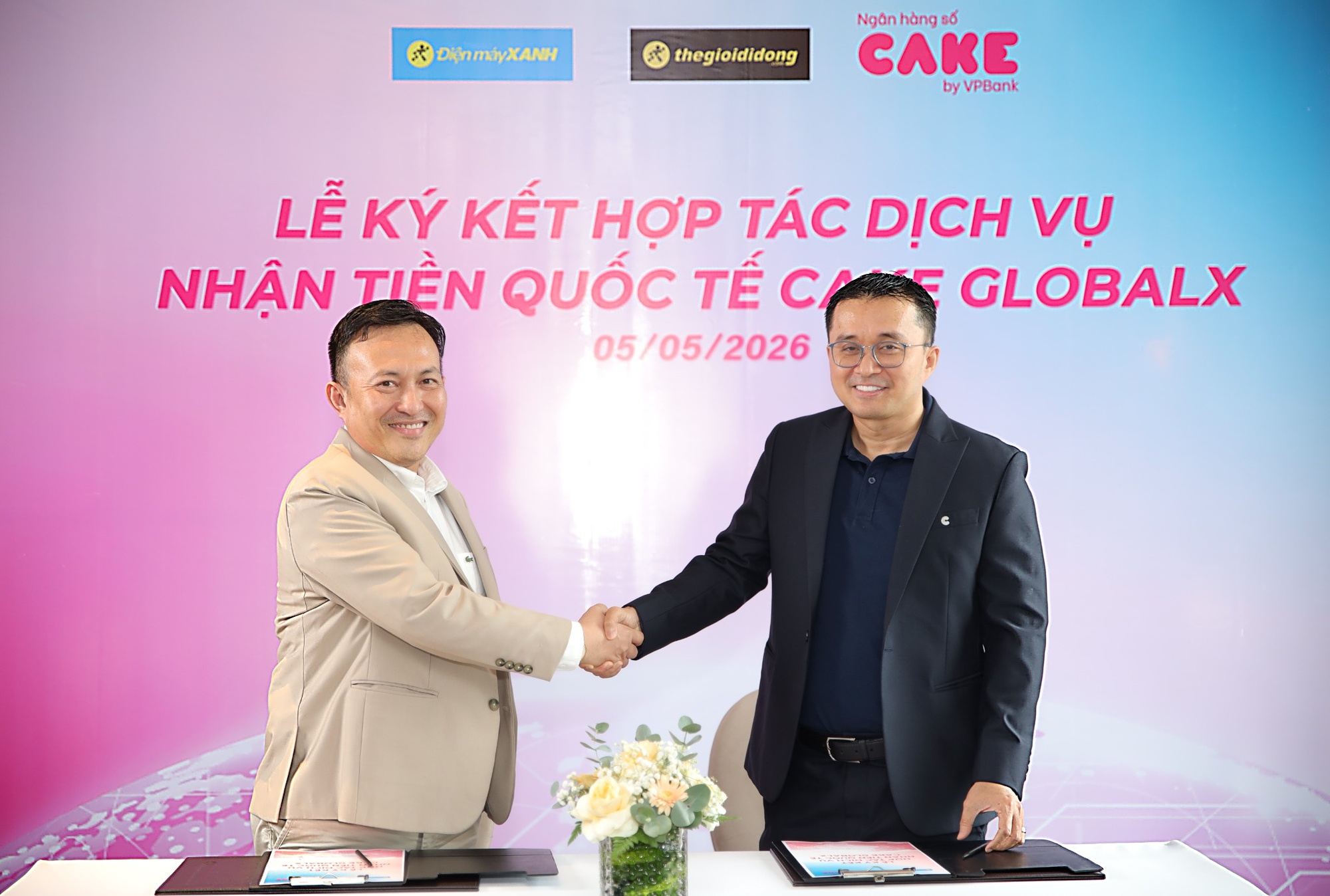 Cake hợp tác mở rộng dịch vụ nhận tiền quốc tế tại cửa hàng Thế Giới Di Động và Điện Máy Xanh - Ảnh 1.