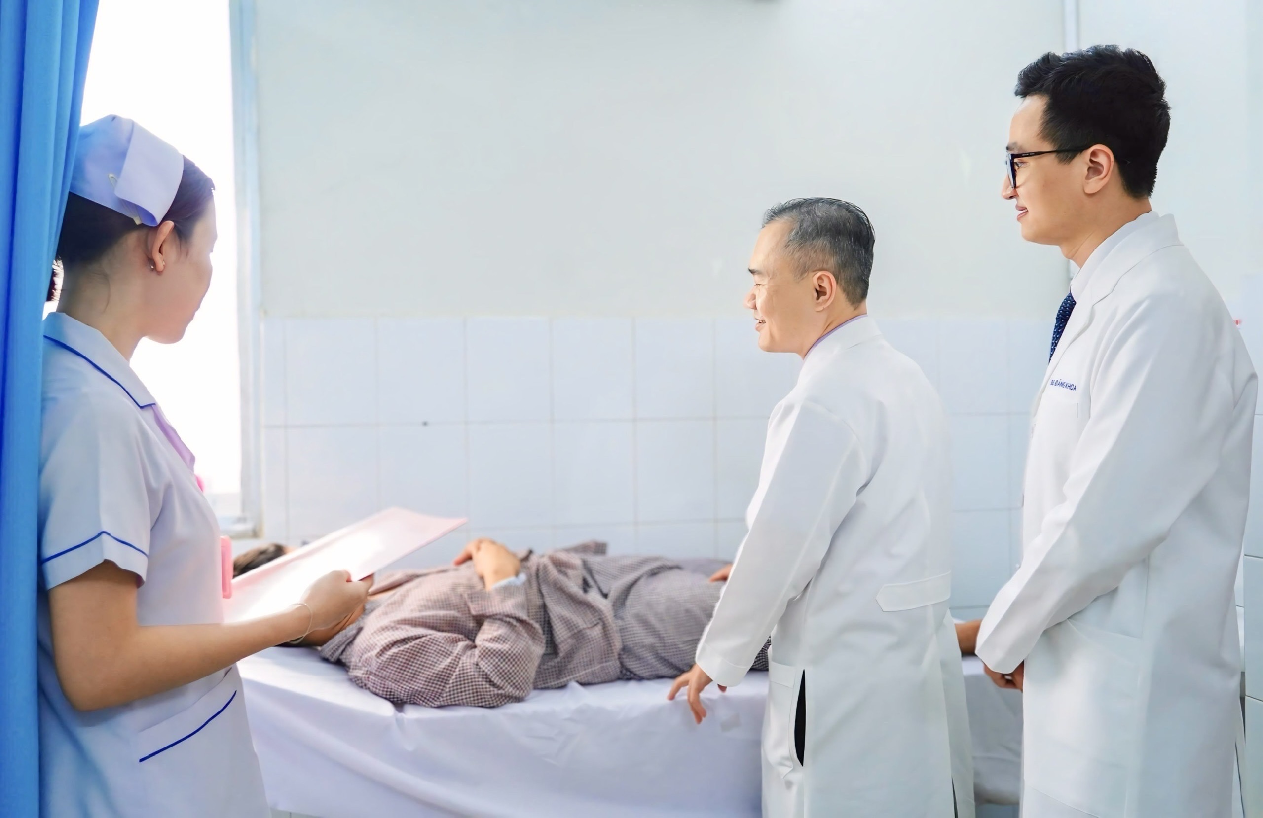 Ngại nói vì đau vùng kín, bé trai 14 suýt hoại tử tinh hoàn sau 7 giờ chịu đau - Ảnh 1.