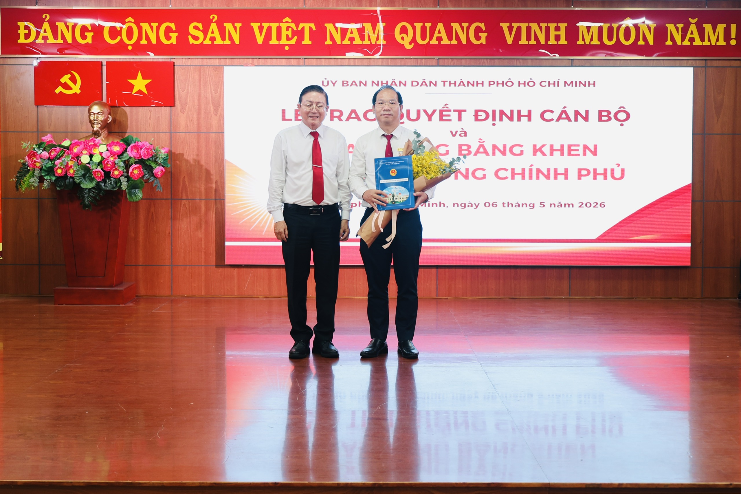 Thủ tướng Chính phủ tặng Bằng khen cho 8 cán bộ, giảng viên Trường CĐ Kinh tế TP HCM - Ảnh 1.