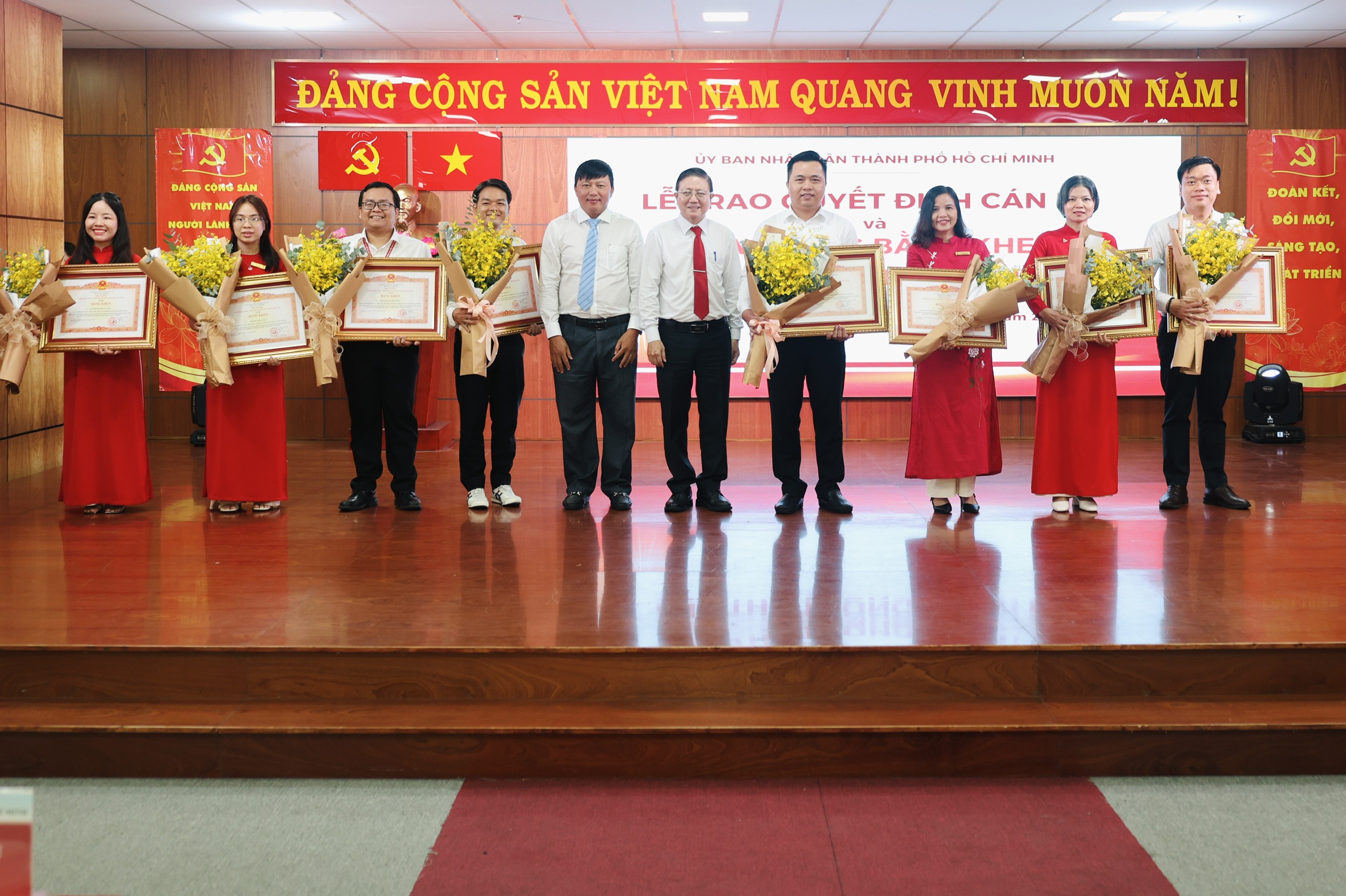 Thủ tướng Chính phủ tặng Bằng khen cho 8 cán bộ, giảng viên Trường CĐ Kinh tế TP HCM - Ảnh 2.