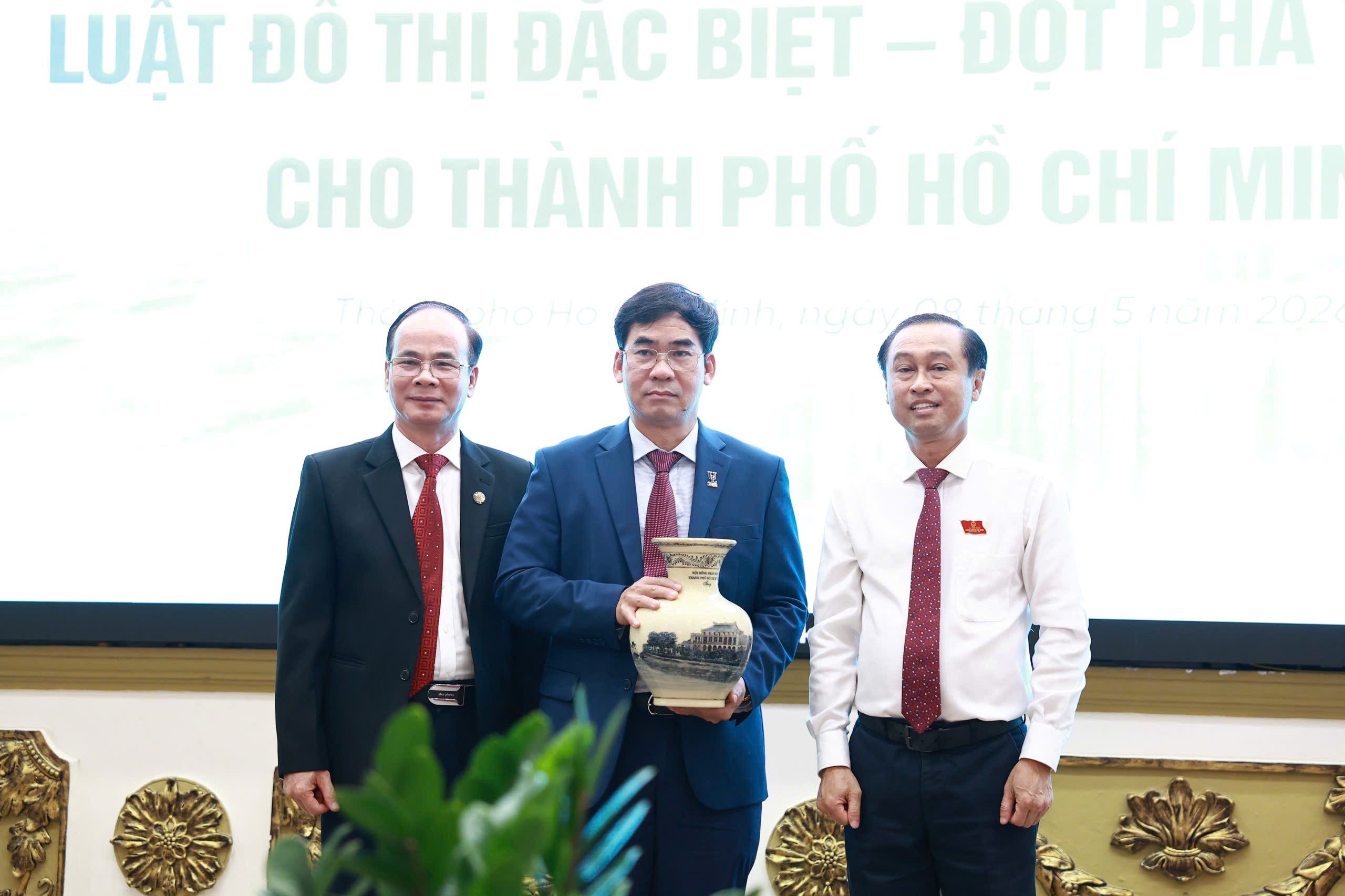 Cấp thiết xây dựng Luật Đô thị đặc biệt cho TPHCM năm 2026 - Ảnh 2.