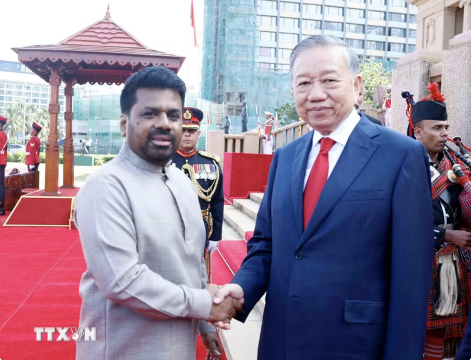 Tổng thống Sri Lanka chủ tr&igrave; lễ đ&oacute;n trọng thể Tổng B&iacute; thư, Chủ tịch nước T&ocirc; L&acirc;m - Ảnh 1.