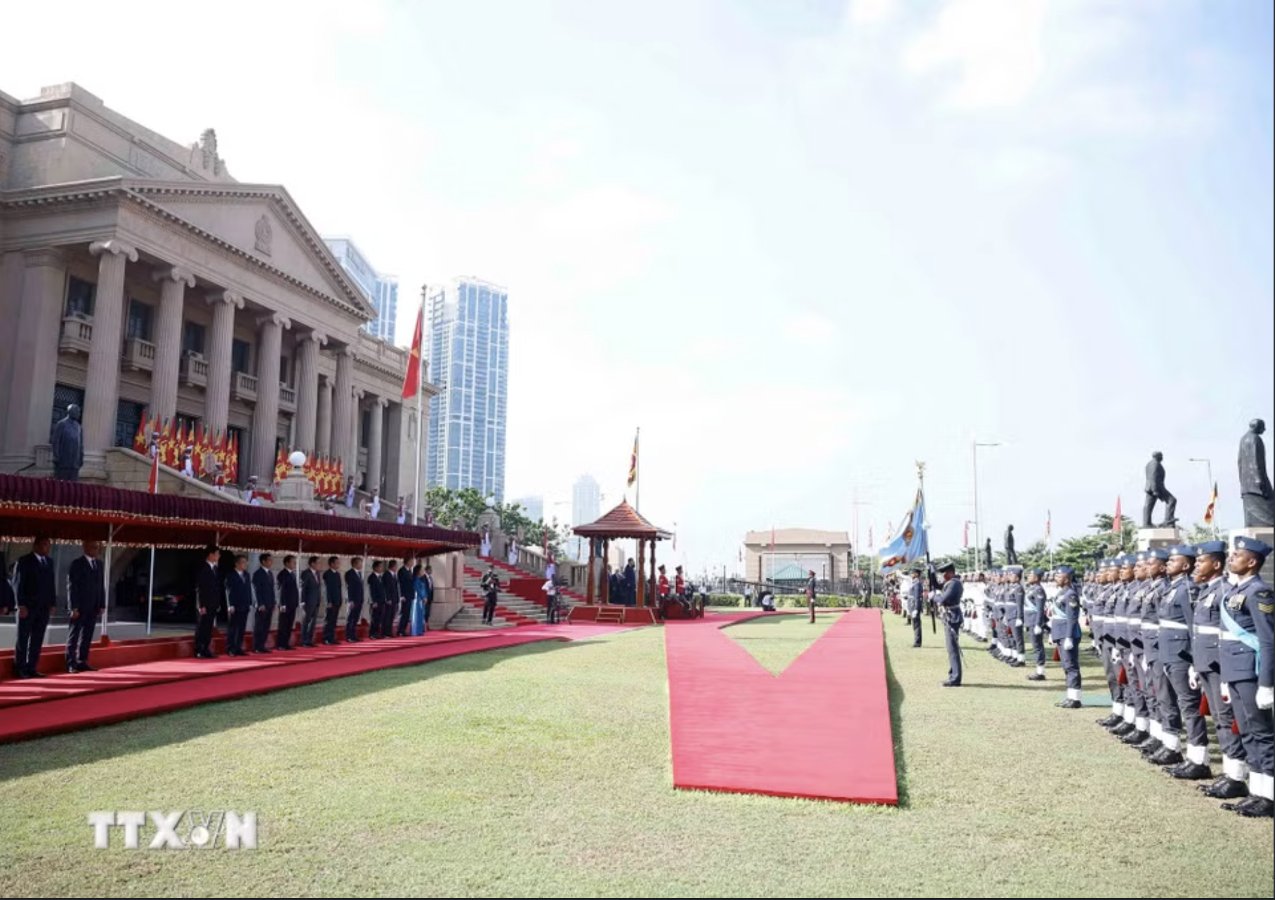 Tổng thống Sri Lanka chủ tr&igrave; lễ đ&oacute;n trọng thể Tổng B&iacute; thư, Chủ tịch nước T&ocirc; L&acirc;m - Ảnh 3.
