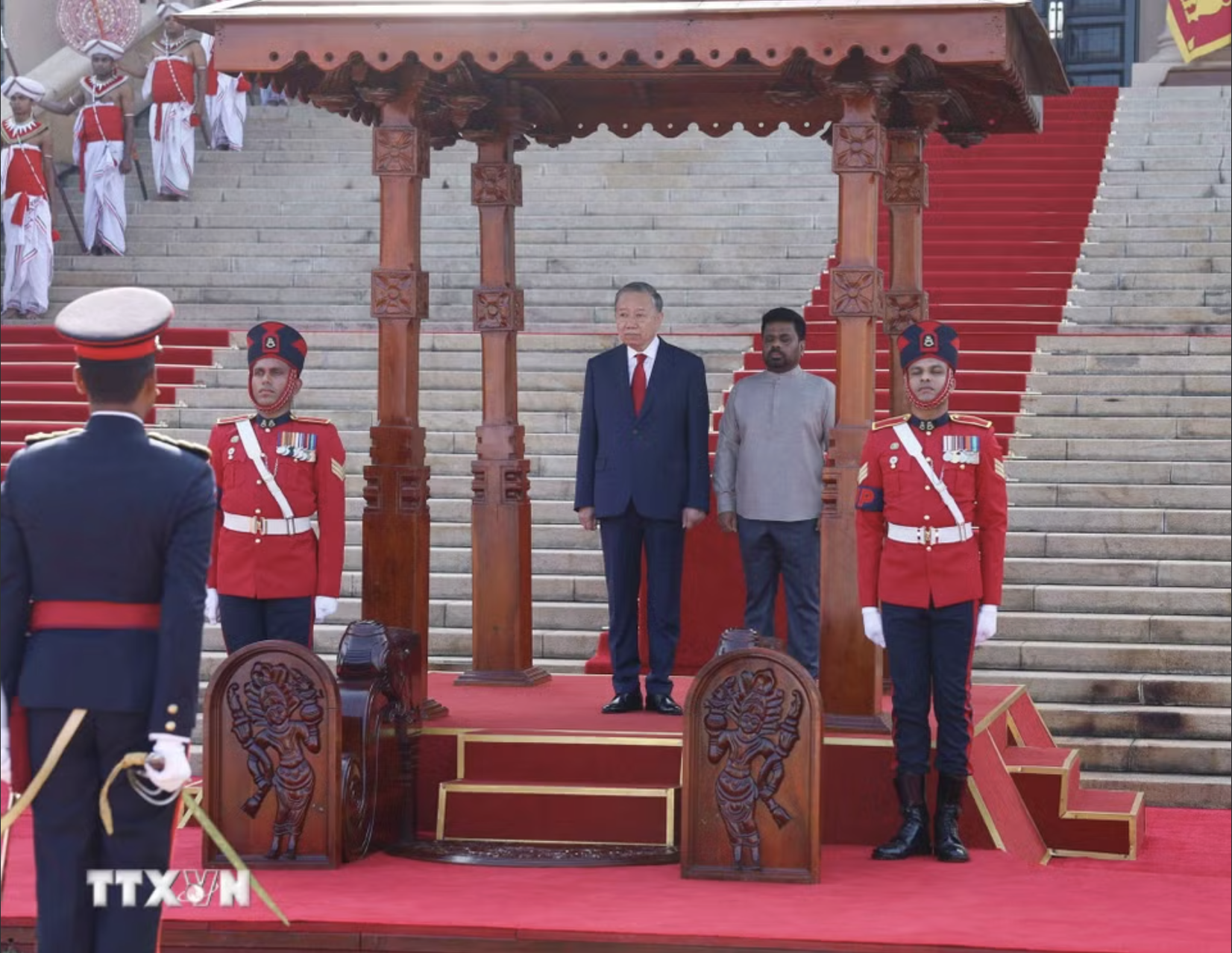 Tổng thống Sri Lanka chủ tr&igrave; lễ đ&oacute;n trọng thể Tổng B&iacute; thư, Chủ tịch nước T&ocirc; L&acirc;m - Ảnh 4.