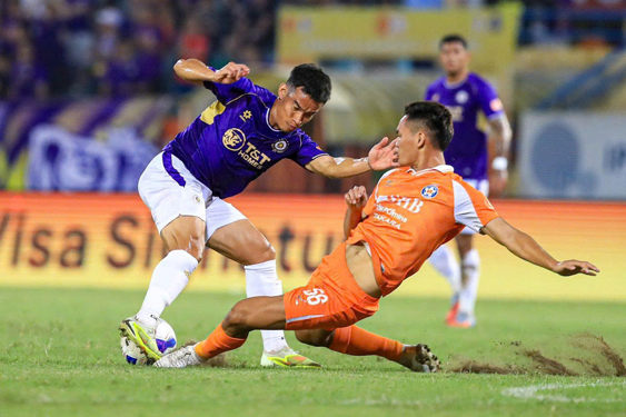 CLB H&agrave; Nội đua tốp 3 - Ảnh 1.