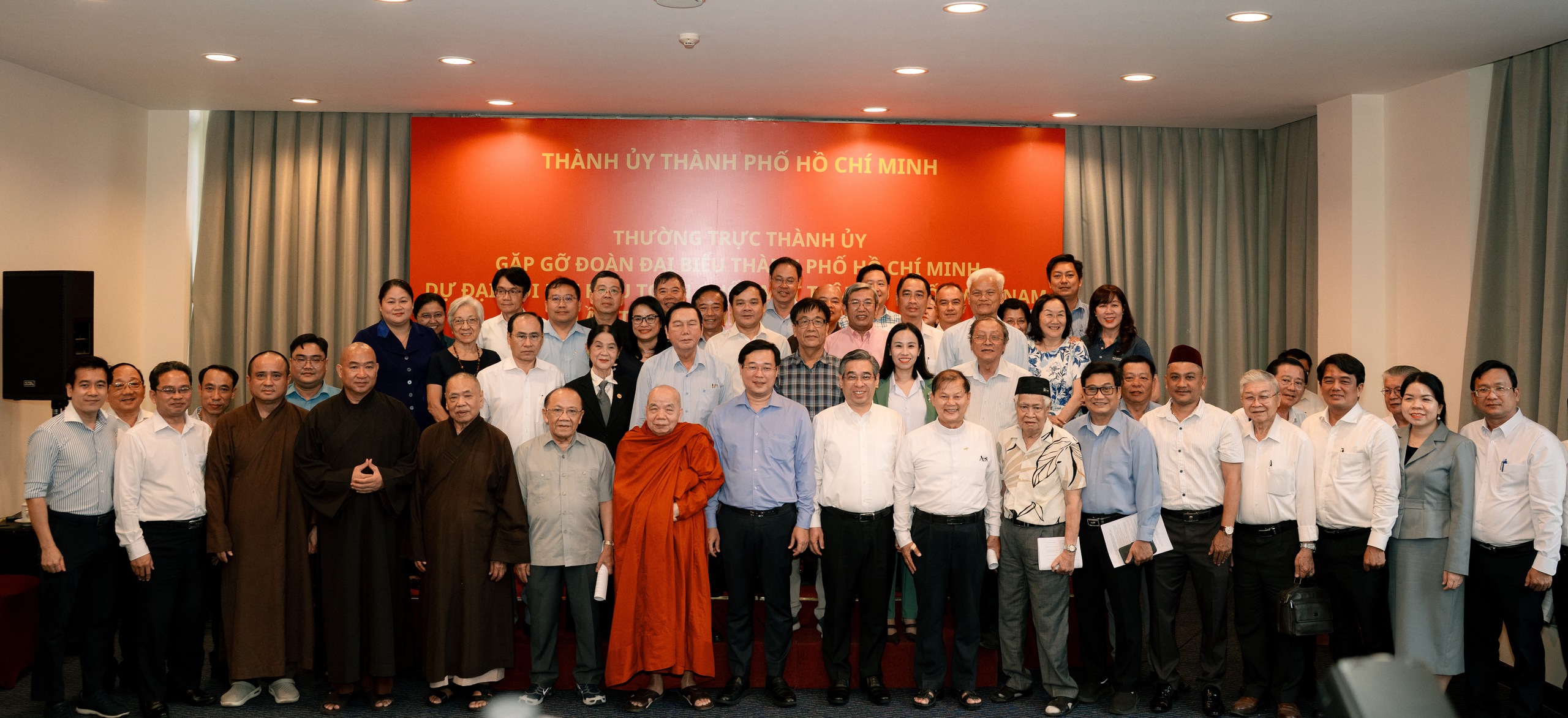 L&atilde;nh đạo TPHCM giao nhiệm vụ cho Đo&agrave;n đại biểu tham dự Đại hội to&agrave;n quốc MTTQ Việt Nam - Ảnh 5.