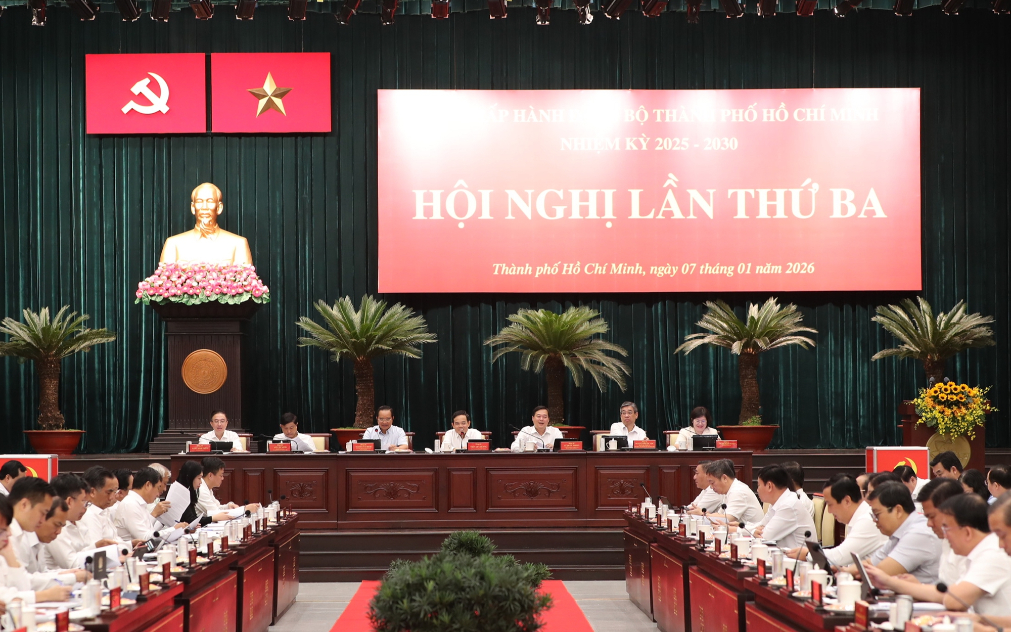 TPHCM phấn đấu đến hết quý II-2026 thu trên 500 ngàn tỉ đồng - Ảnh 2.