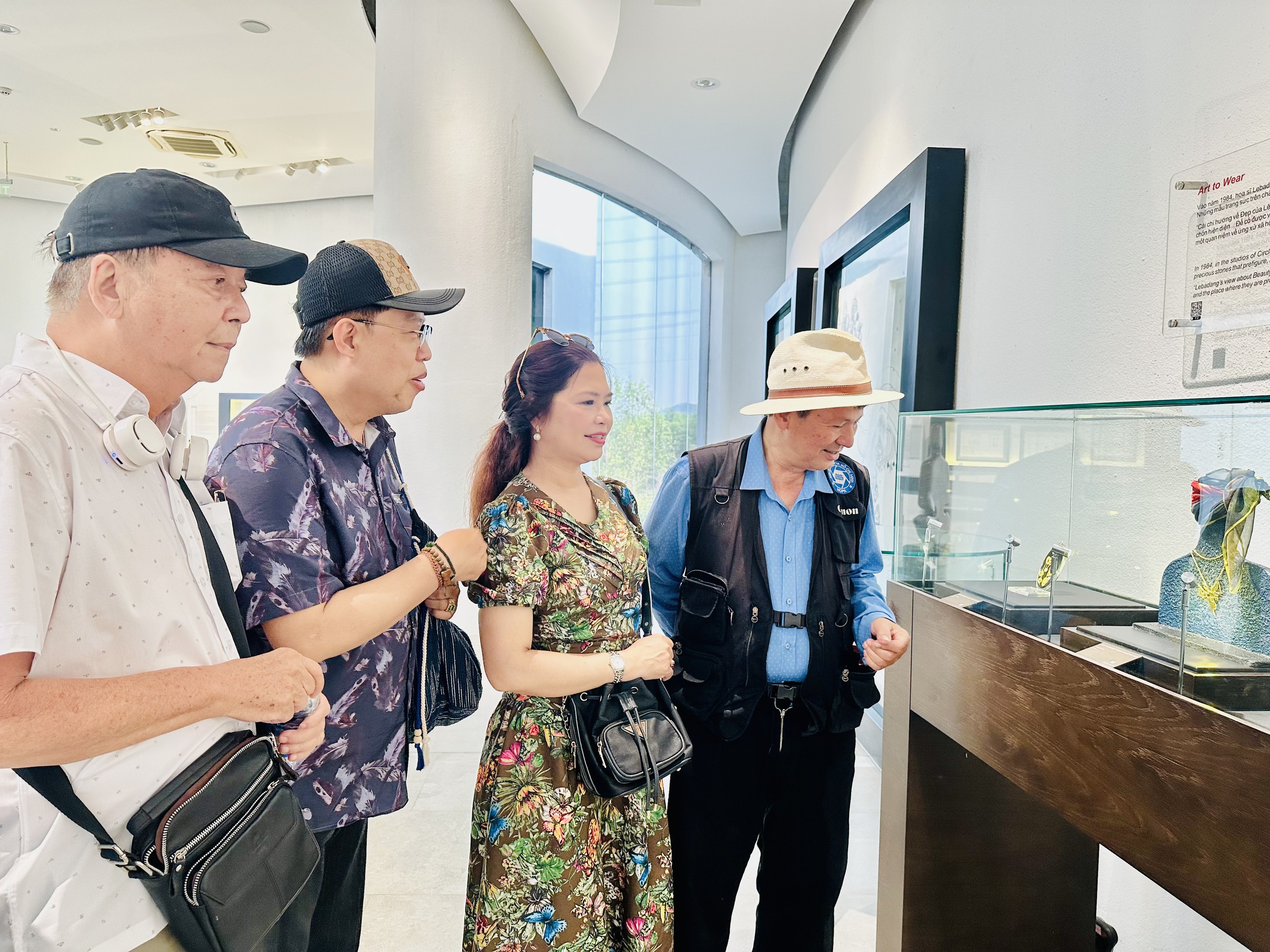 NSƯT Hạnh Thúy - Chạm vào chiều sâu văn hóa từ Không gian lưu niệm Lê Bá Đảng   - Ảnh 8.