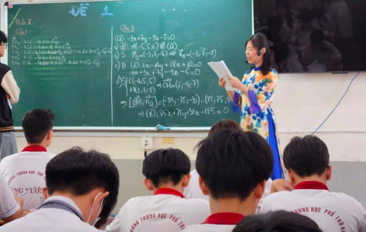 Hà Nội bãi bỏ Quyết định dạy thêm học thêm sau kiến nghị của Bộ Tư pháp - Ảnh 1.
