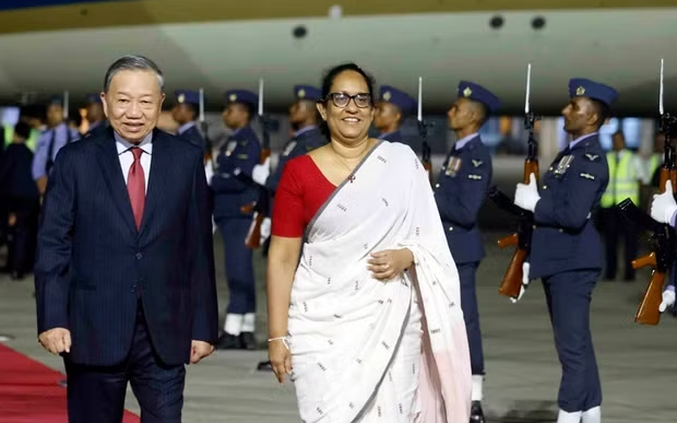 Tổng thống Sri Lanka chủ tr&igrave; lễ đ&oacute;n trọng thể Tổng B&iacute; thư, Chủ tịch nước T&ocirc; L&acirc;m - Ảnh 2.