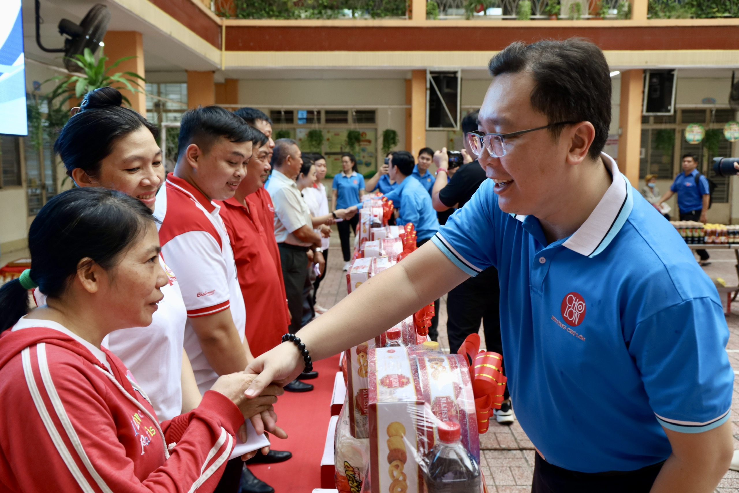 Phường Chợ Lớn phát động Tháng Công nhân, tiếp nhận hơn 1,3 tỉ đồng cho Quỹ “Vì người nghèo” - Ảnh 9.