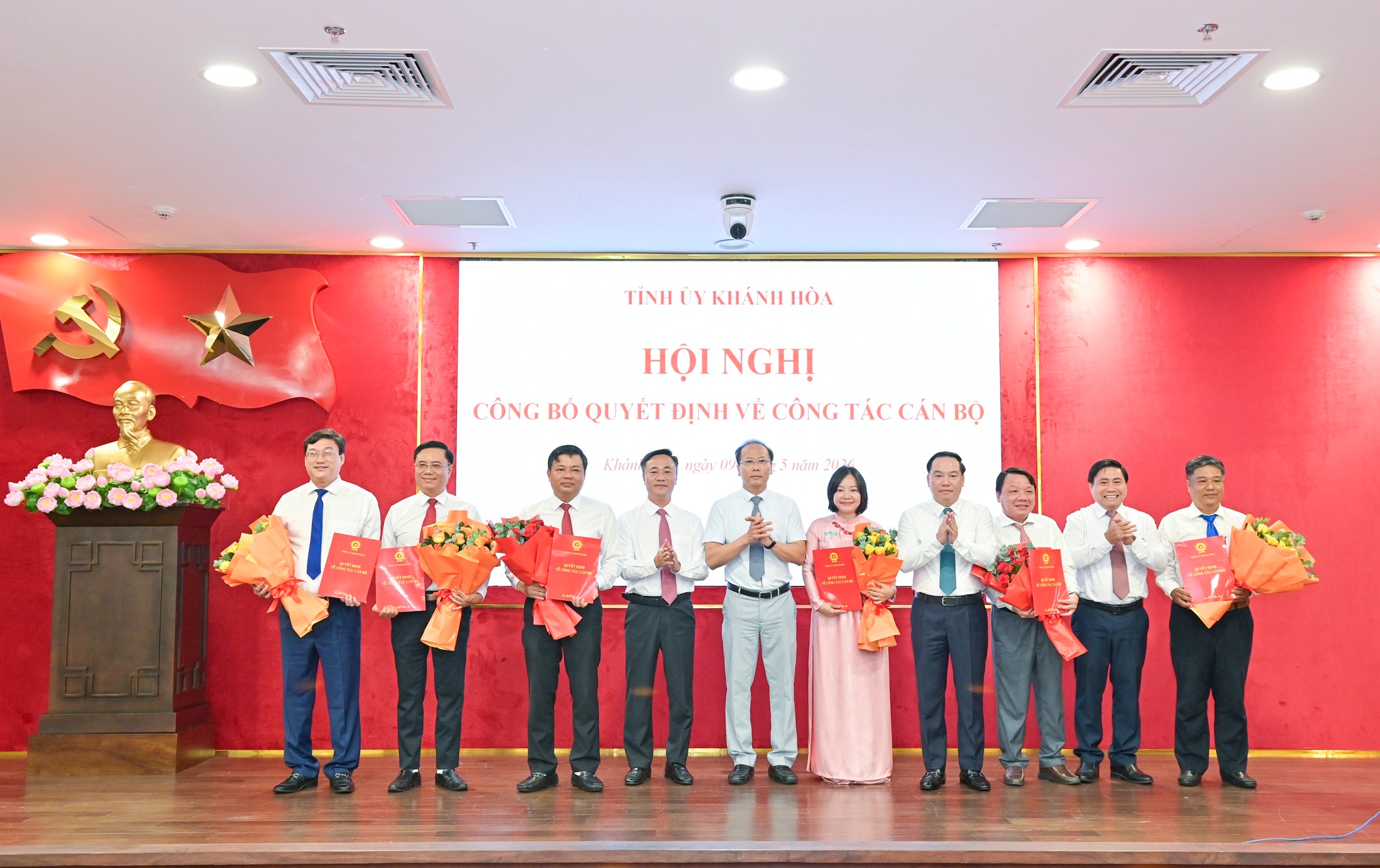 Khánh Hòa: Điều động, bổ nhiệm hàng loạt nhân sự chủ chốt - Ảnh 1.