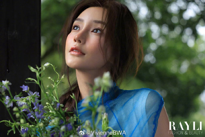 Angelababy khoe vẻ đẹp huyền ảo như tranh, như thơ - Ảnh 11.