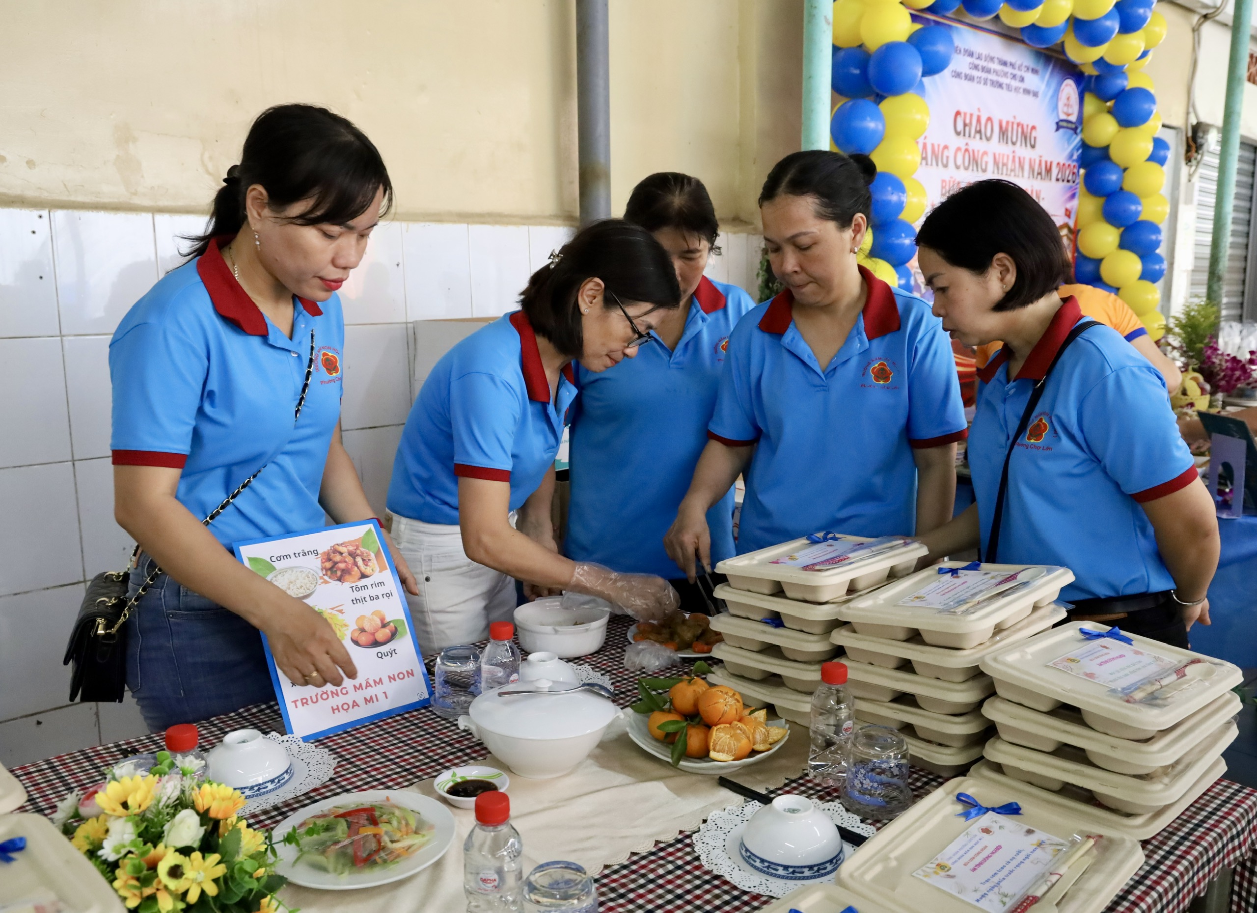 Phường Chợ Lớn phát động Tháng Công nhân, tiếp nhận hơn 1,3 tỉ đồng cho Quỹ “Vì người nghèo” - Ảnh 8.