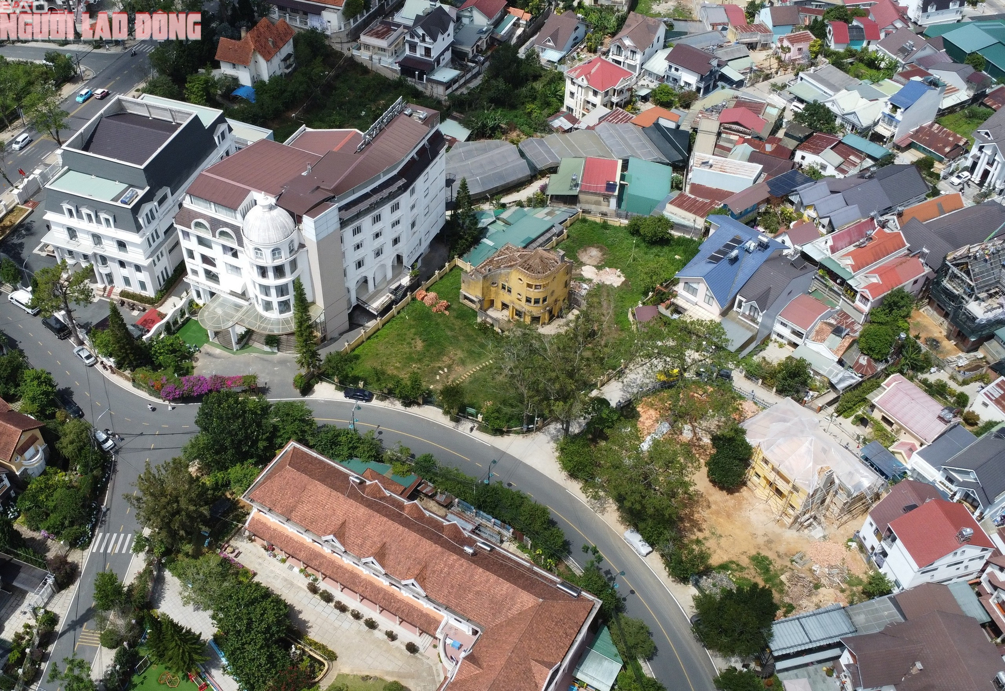 Hiện trạng 4 biệt thự cổ, nơi được check-in nhiều ở Đ&agrave; Lạt bị dỡ m&aacute;i khi chưa được cấp ph&eacute;p - Ảnh 1.