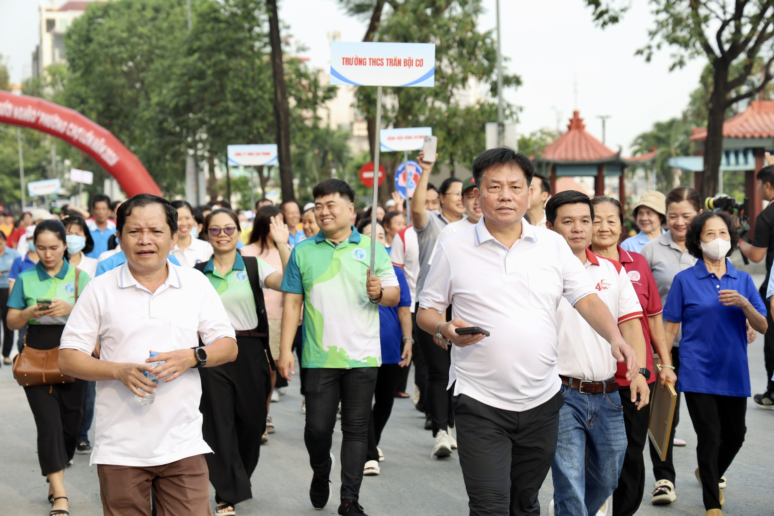 Phường Chợ Lớn phát động Tháng Công nhân, tiếp nhận hơn 1,3 tỉ đồng cho Quỹ “Vì người nghèo” - Ảnh 3.