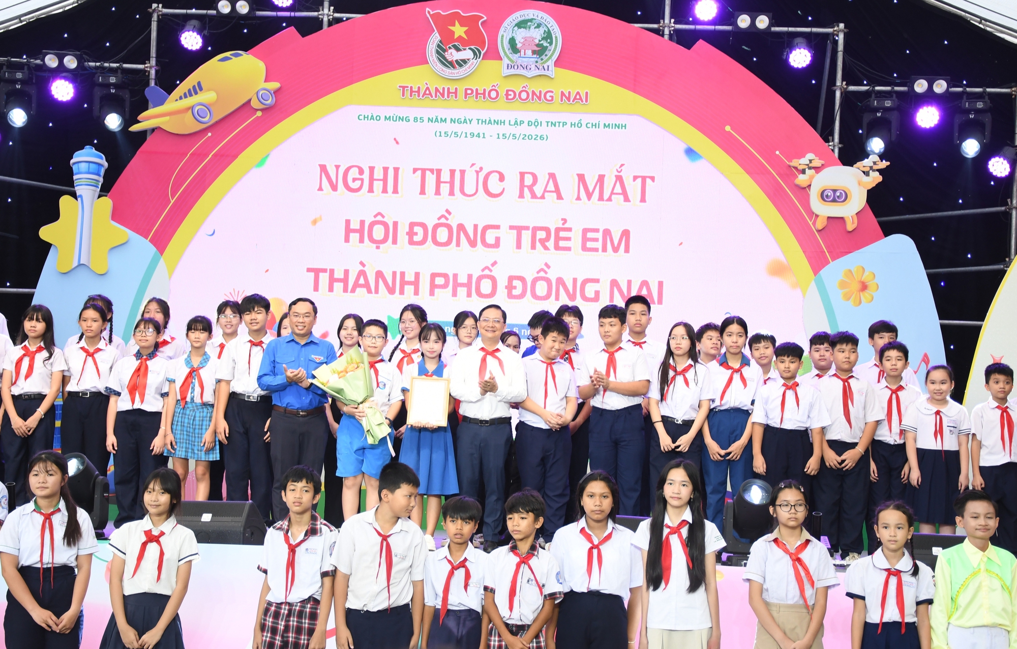 B&aacute;o Người Lao Động trao 50 suất hỗ trợ tiếp sức học sinh vượt kh&oacute;, vươn l&ecirc;n - Ảnh 6.