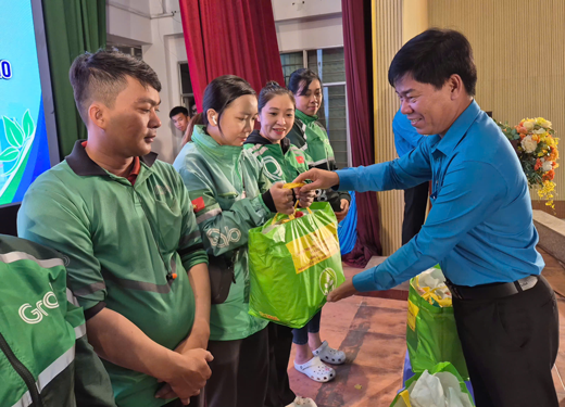 ĐIỂM TỰA VỮNG CHẮC CỦA CÔNG NHÂN - LAO ĐỘNG (*): Củng cố nội lực, khẳng định vai trò - Ảnh 1. ĐIỂM TỰA VỮNG CHẮC CỦA CÔNG NHÂN - LAO ĐỘNG (*): Củng cố nội lực, khẳng định vai trò - Ảnh 1.