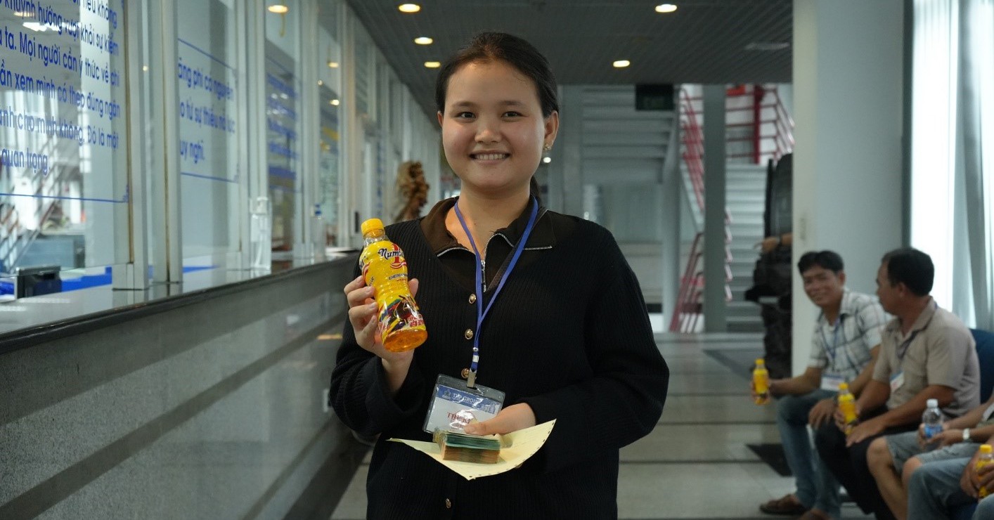 Từ giải thưởng 50 triệu đồng của cô chủ quán trẻ, cả xóm nhỏ miền Tây hào hứng thử vận may mùa hè