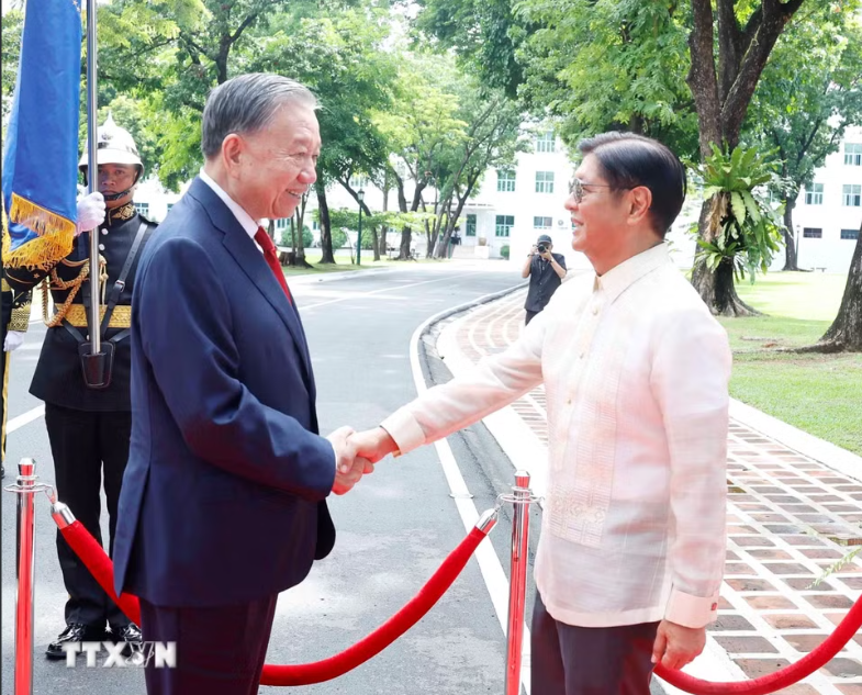 21 loạt đại b&aacute;c ch&agrave;o mừng Tổng B&iacute; thư, Chủ tịch nước T&ocirc; L&acirc;m thăm cấp Nh&agrave; nước Philippines - Ảnh 2.