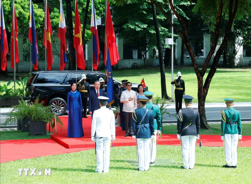 21 loạt đại b&aacute;c ch&agrave;o mừng Tổng B&iacute; thư, Chủ tịch nước T&ocirc; L&acirc;m thăm cấp Nh&agrave; nước Philippines - Ảnh 3.