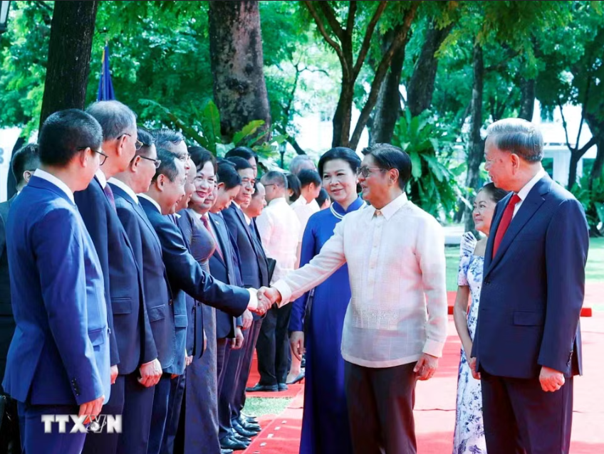 21 loạt đại b&aacute;c ch&agrave;o mừng Tổng B&iacute; thư, Chủ tịch nước T&ocirc; L&acirc;m thăm cấp Nh&agrave; nước Philippines - Ảnh 8.