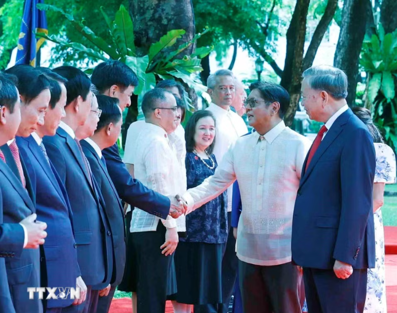 21 loạt đại b&aacute;c ch&agrave;o mừng Tổng B&iacute; thư, Chủ tịch nước T&ocirc; L&acirc;m thăm cấp Nh&agrave; nước Philippines - Ảnh 10.