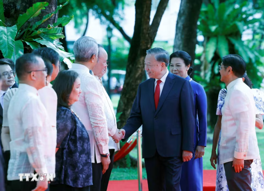 21 loạt đại b&aacute;c ch&agrave;o mừng Tổng B&iacute; thư, Chủ tịch nước T&ocirc; L&acirc;m thăm cấp Nh&agrave; nước Philippines - Ảnh 12.