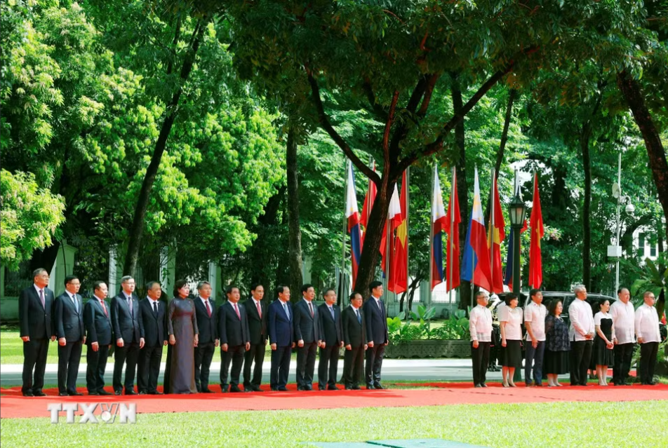 21 loạt đại b&aacute;c ch&agrave;o mừng Tổng B&iacute; thư, Chủ tịch nước T&ocirc; L&acirc;m thăm cấp Nh&agrave; nước Philippines - Ảnh 5.