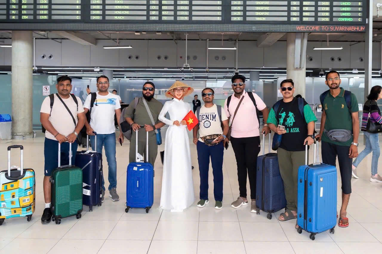 Mang áo dài, nón lá đến Thái Lan, Vân Phạm bắt đầu hành trình tại Mrs Tourism Queen International 2026  - Ảnh 2.