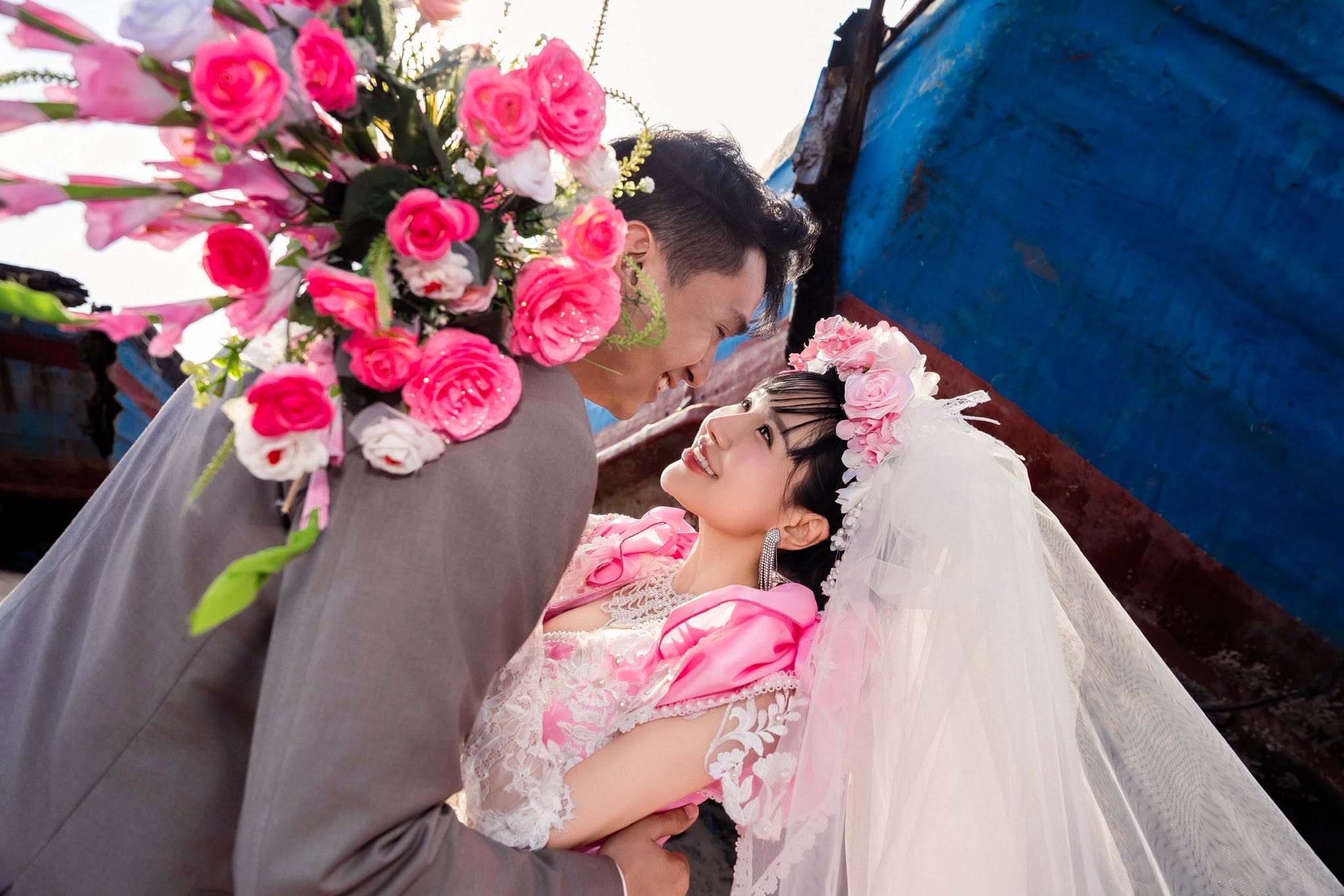 Tiến Luật, Tín Nguyễn,… kinh ngạc thiệp cưới