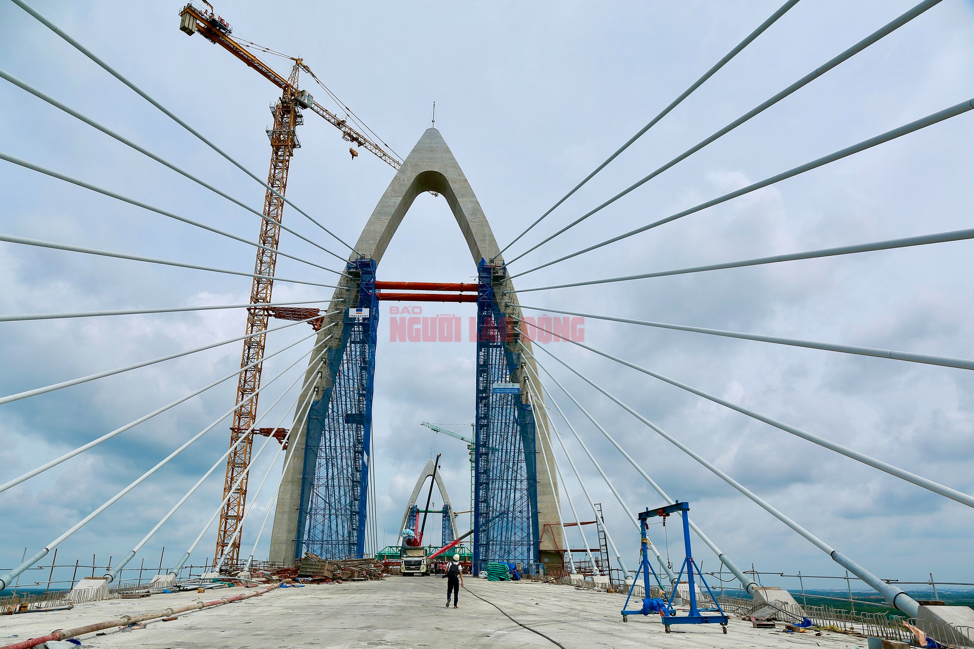 Cận cảnh cầu Phước An trước ngày hợp long - Ảnh 3.