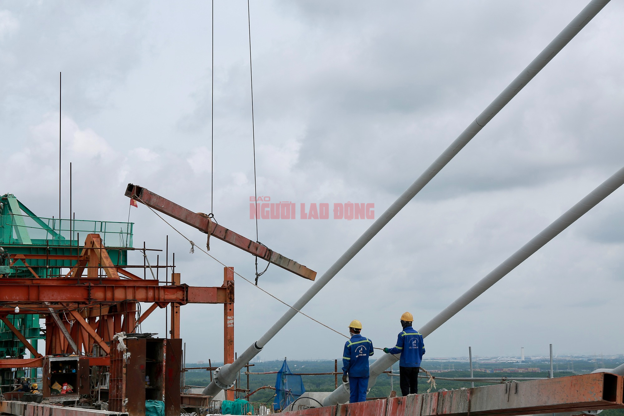Cận cảnh cầu Phước An trước ngày hợp long - Ảnh 6.