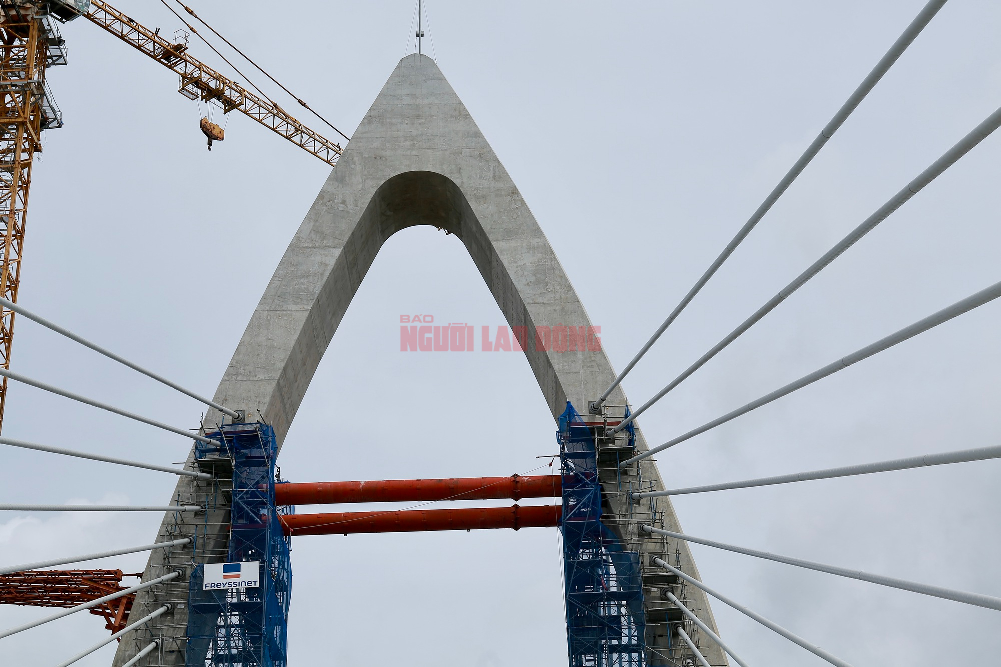 Cận cảnh cầu Phước An trước ngày hợp long - Ảnh 9.