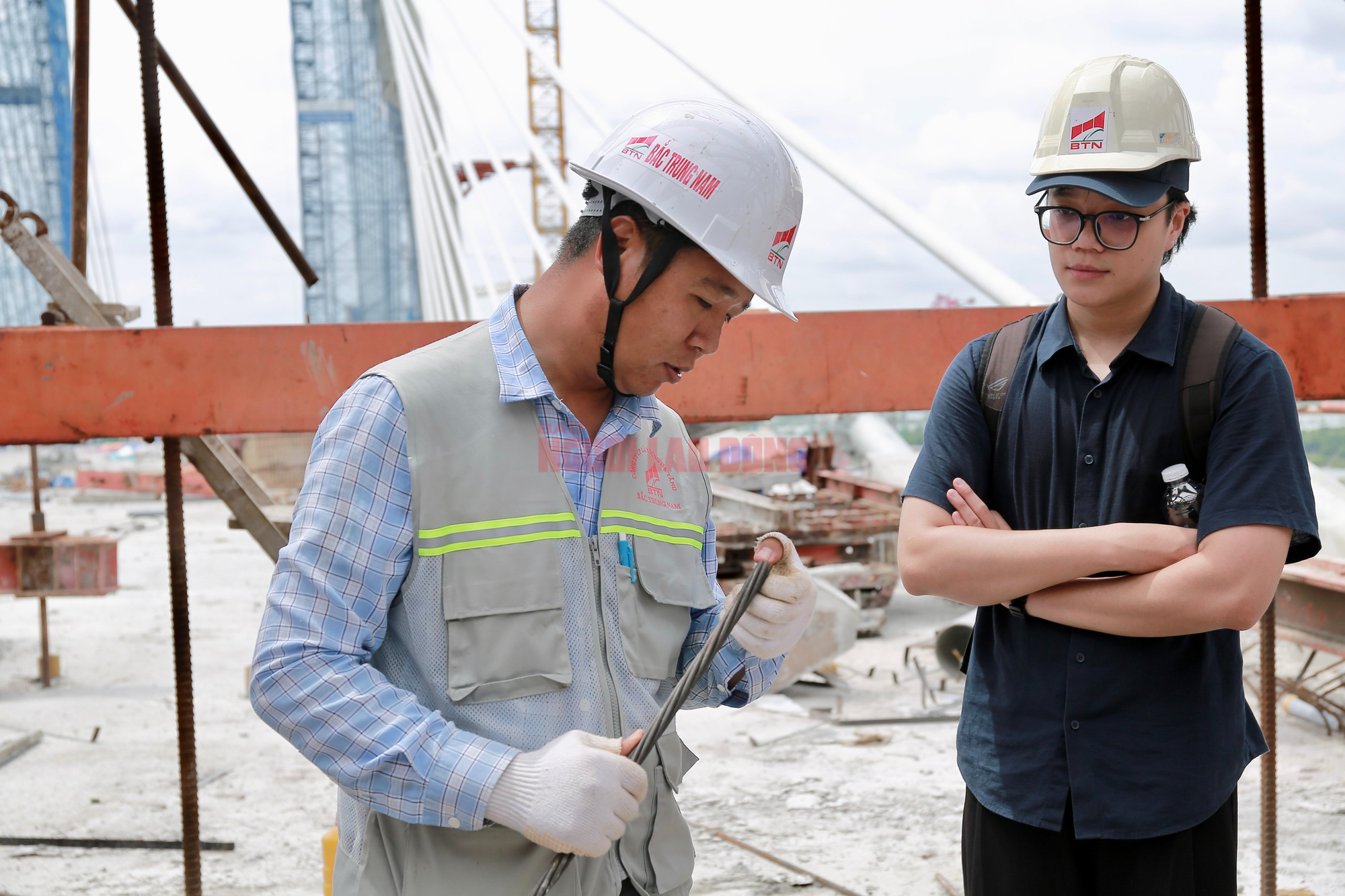 Cận cảnh cầu Phước An trước ngày hợp long - Ảnh 10.