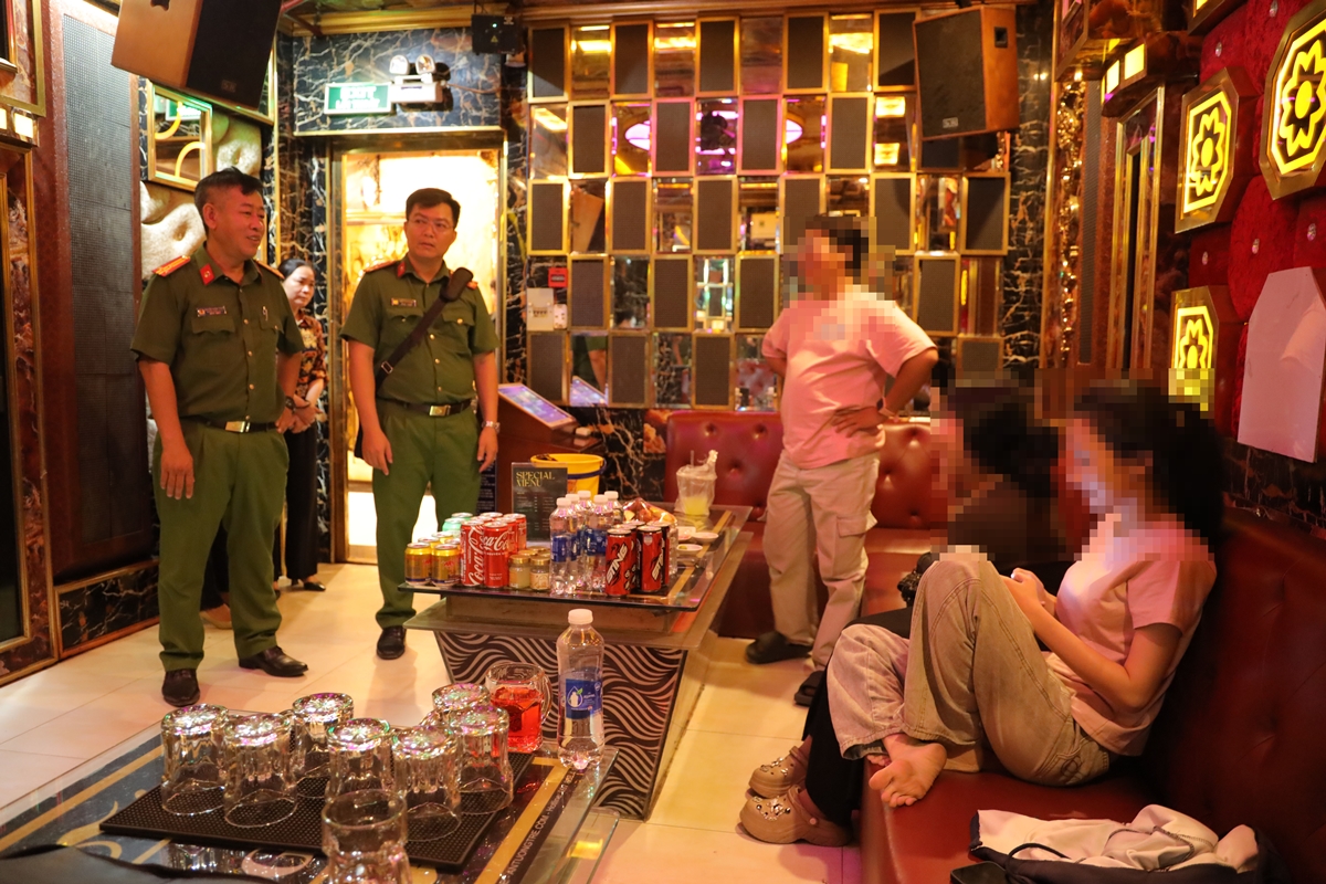 Công an Tây Ninh bắt 623 đối tượng ma túy trong tháng 5 - 2026 - Ảnh 4. Công an Tây Ninh bắt 623 đối tượng ma túy trong tháng 5 - 2026 - Ảnh 4.