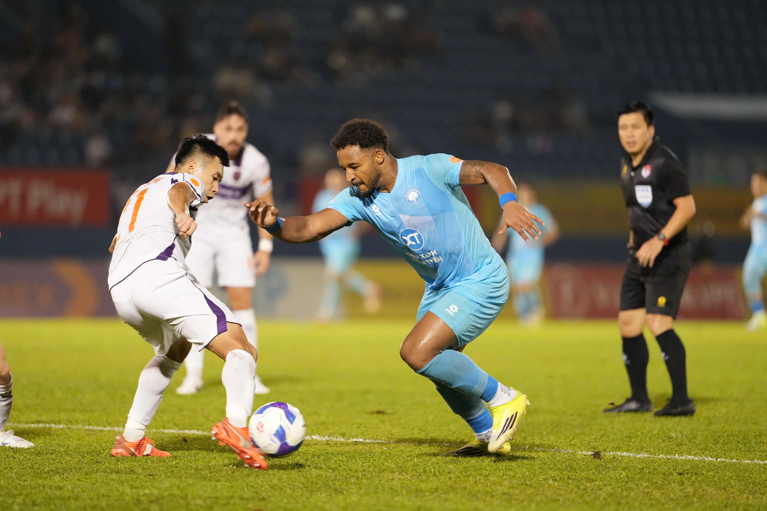 V-League và những gam màu đối lập: Muốn mạnh phải bền - Ảnh 1.