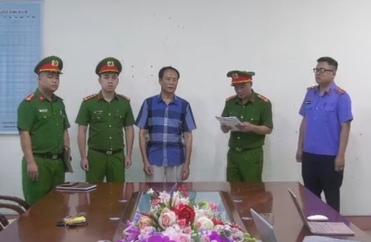 Bắt nguyên 3 cán bộ Chi cục Thuế  - Ảnh 1.