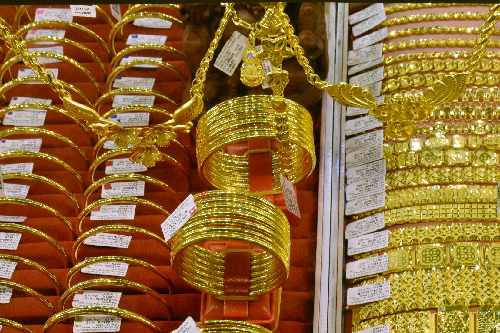 Giá vàng hôm nay 11-6: Vàng thế giới giảm 160 USD - Ảnh 1.