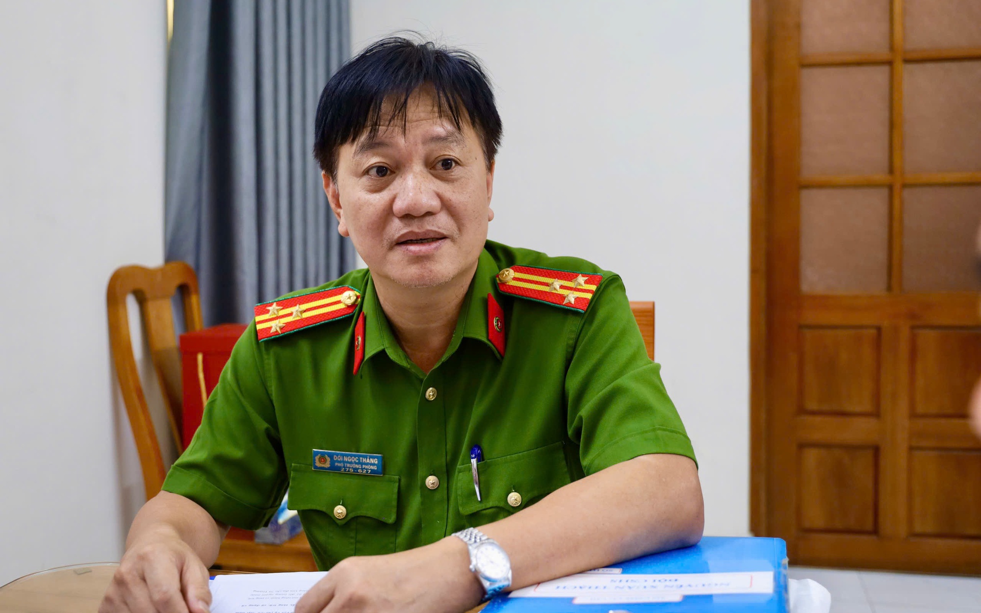Công an TPHCM tạm giữ 10 người sau khi khám xét bãi xe Trúc Quỳnh - Ảnh 2.